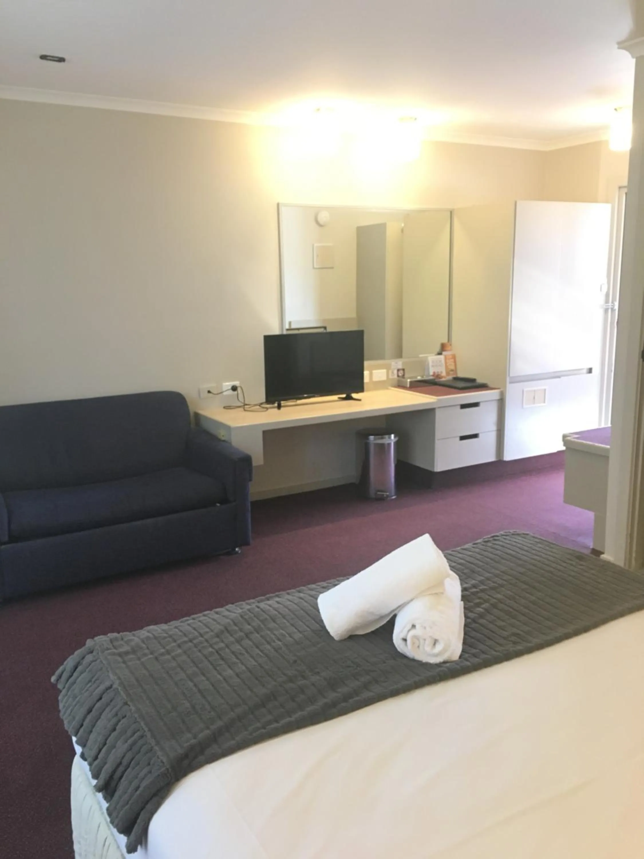 TV and multimedia, Bed in Ringwood Lake Inn