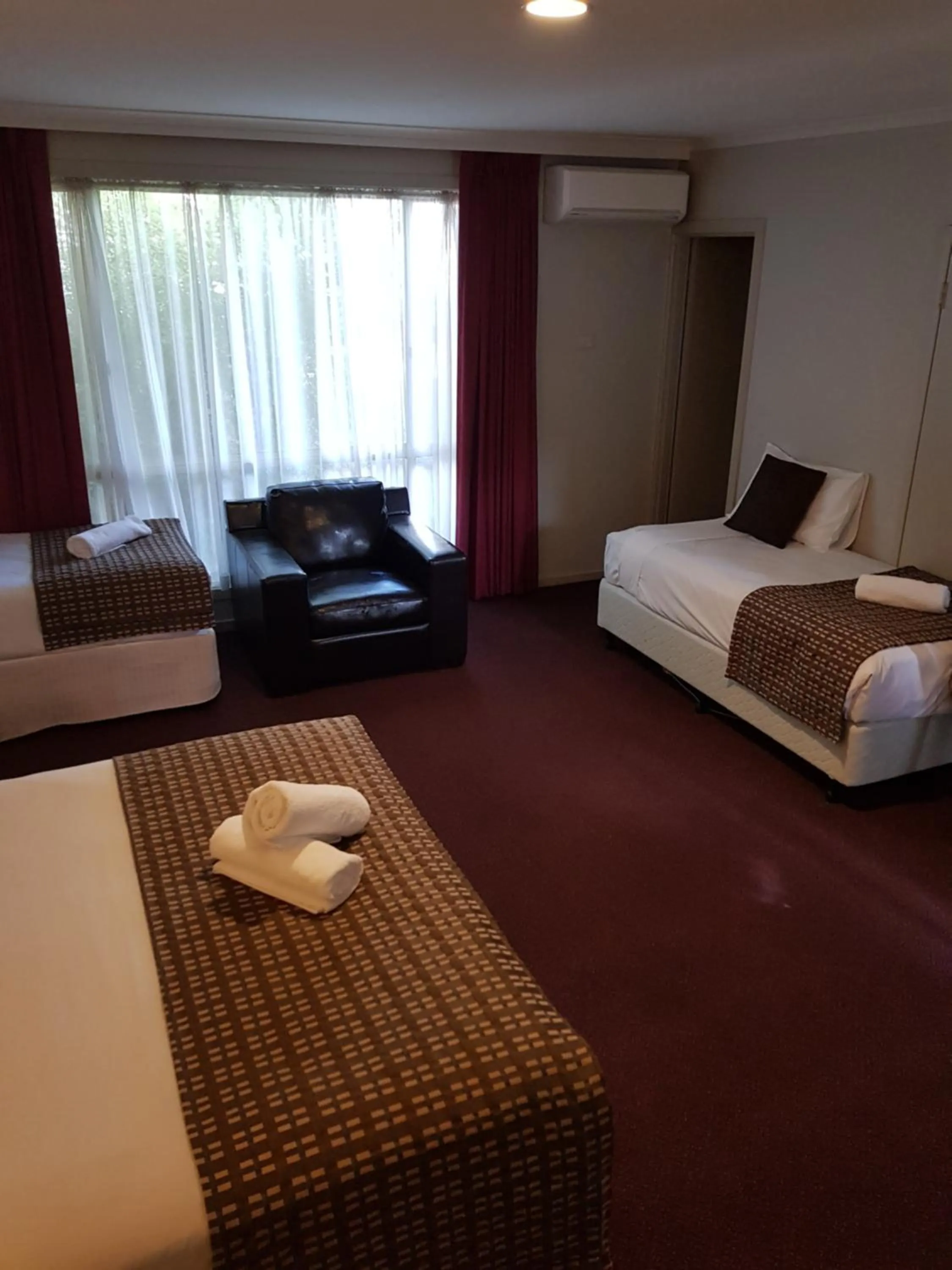 Photo of the whole room, Bed in Ringwood Lake Inn