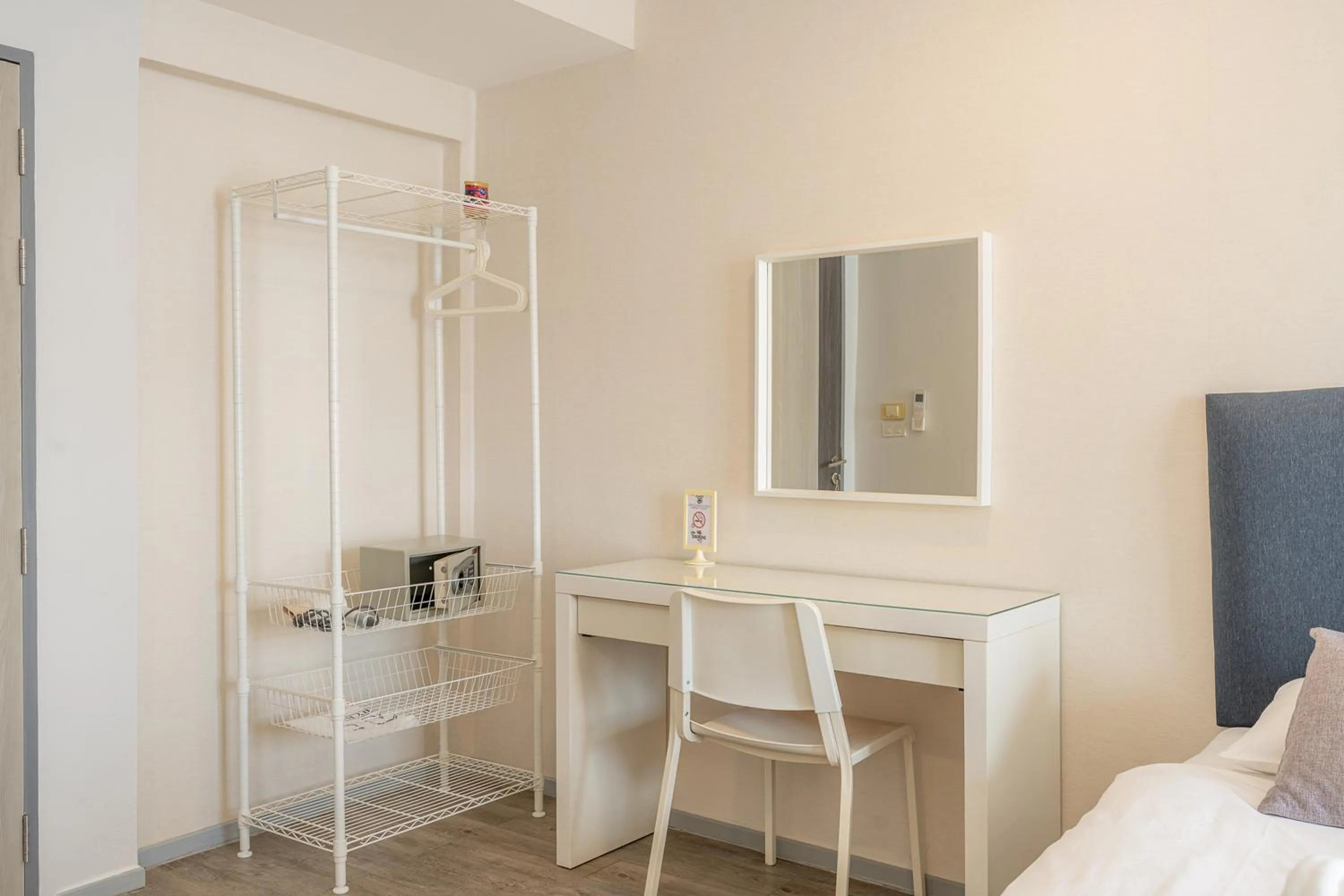 Photo of the whole room, Bed in Ratchadamnoen Residence