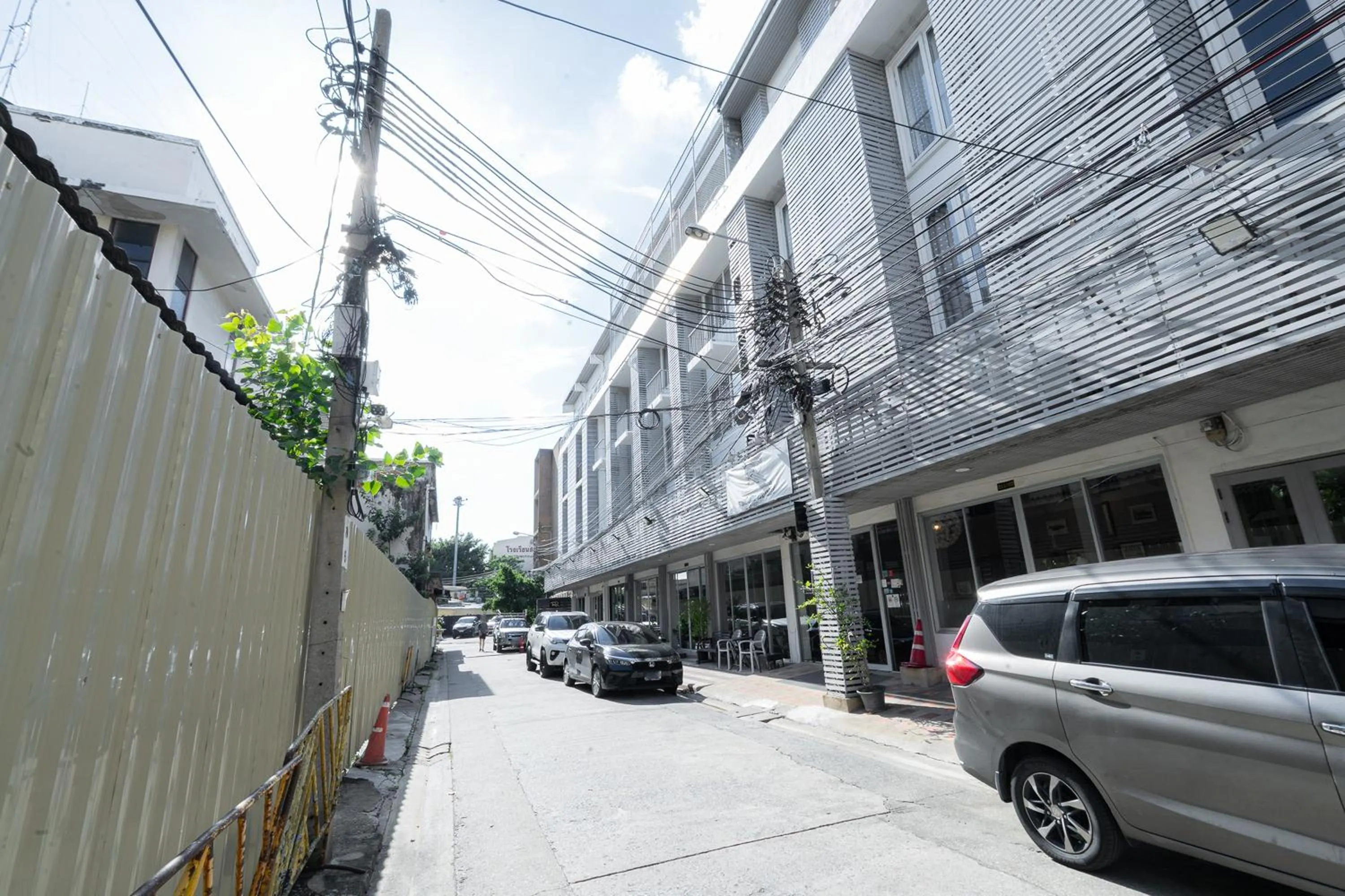 Property building in Ratchadamnoen Residence