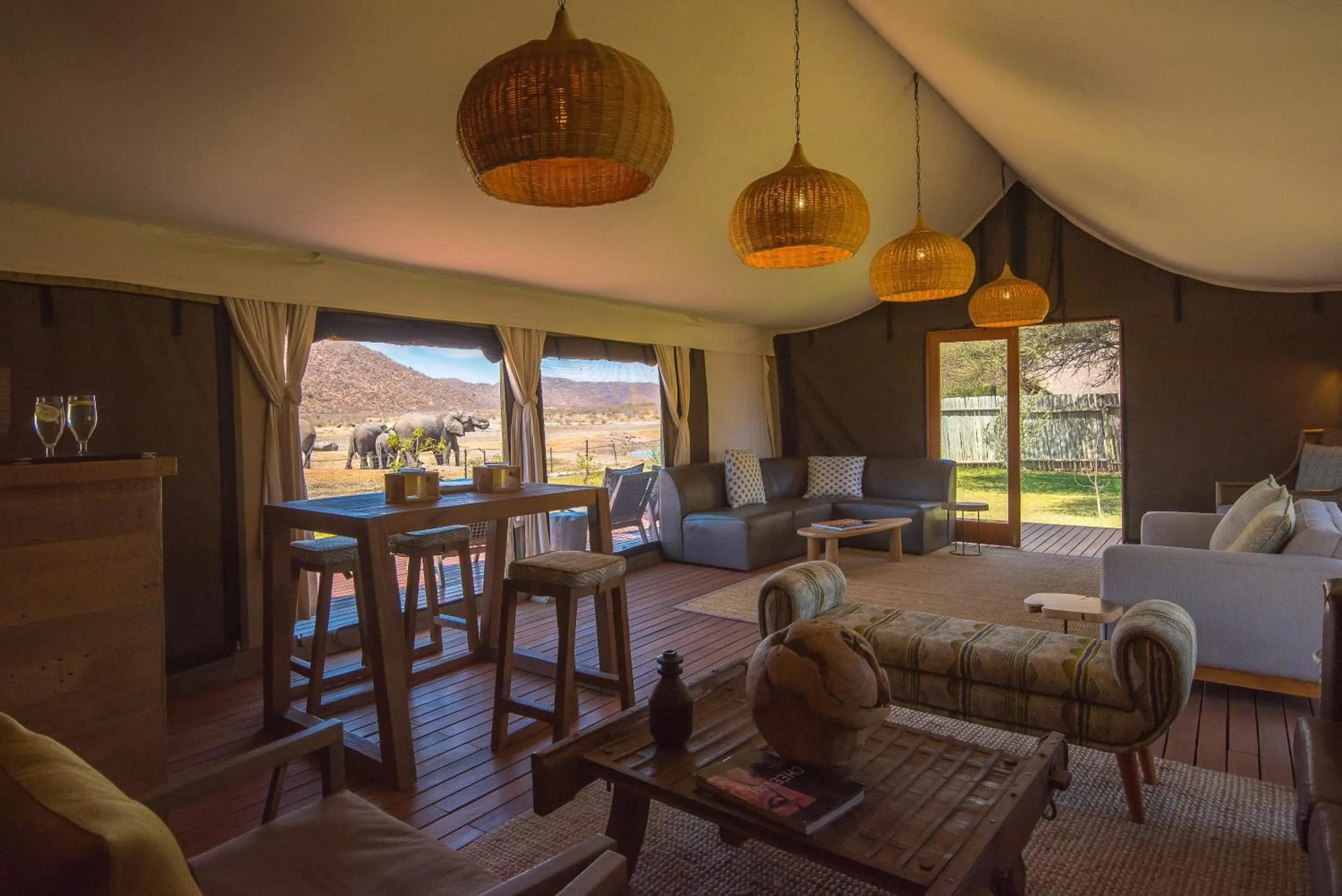 Lounge or bar, Bed in Tau Game Lodge