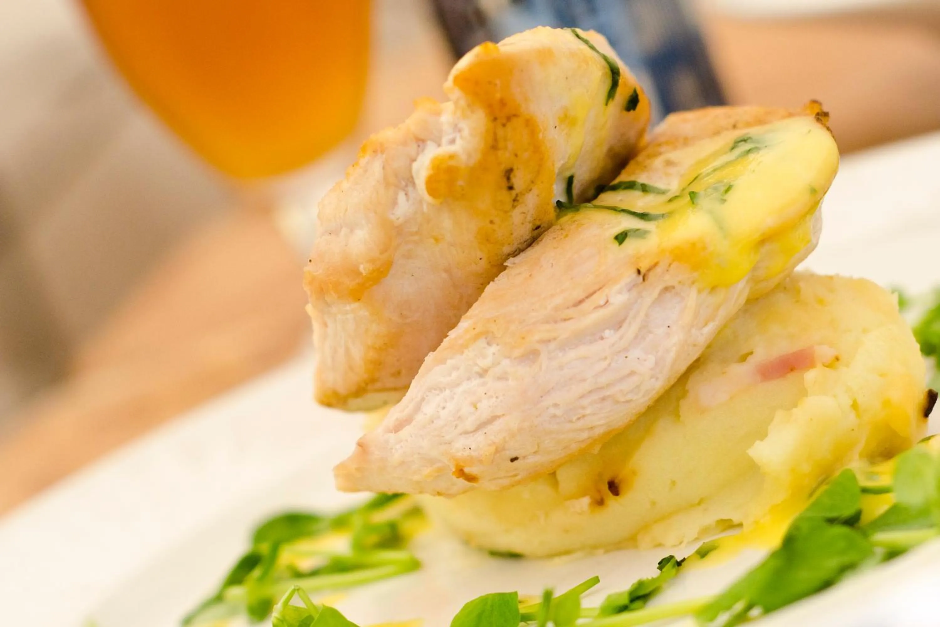 Lunch in Norfolk Arms Hotel, Ringinglow