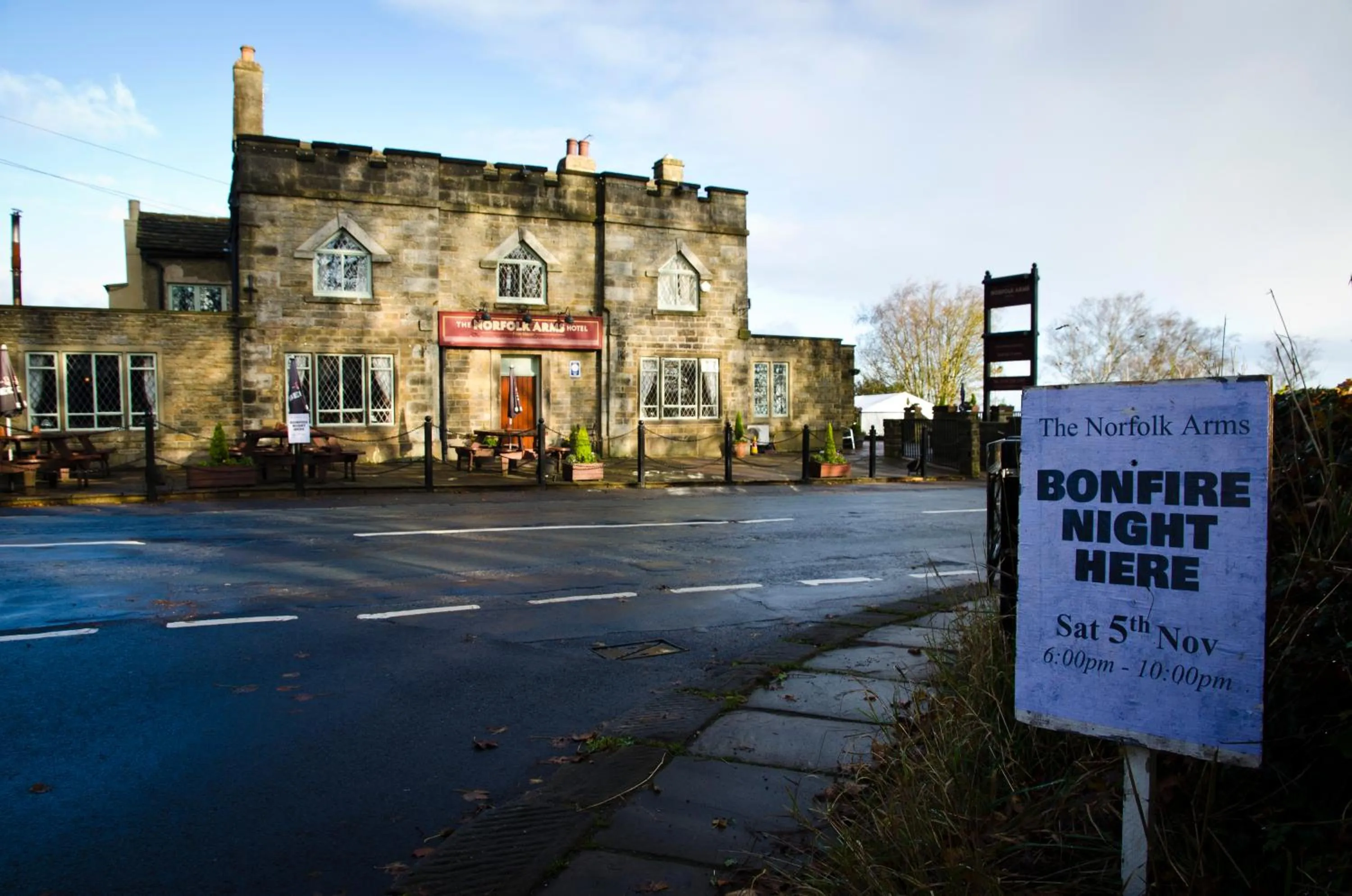 Facade/entrance in Norfolk Arms Hotel, Ringinglow