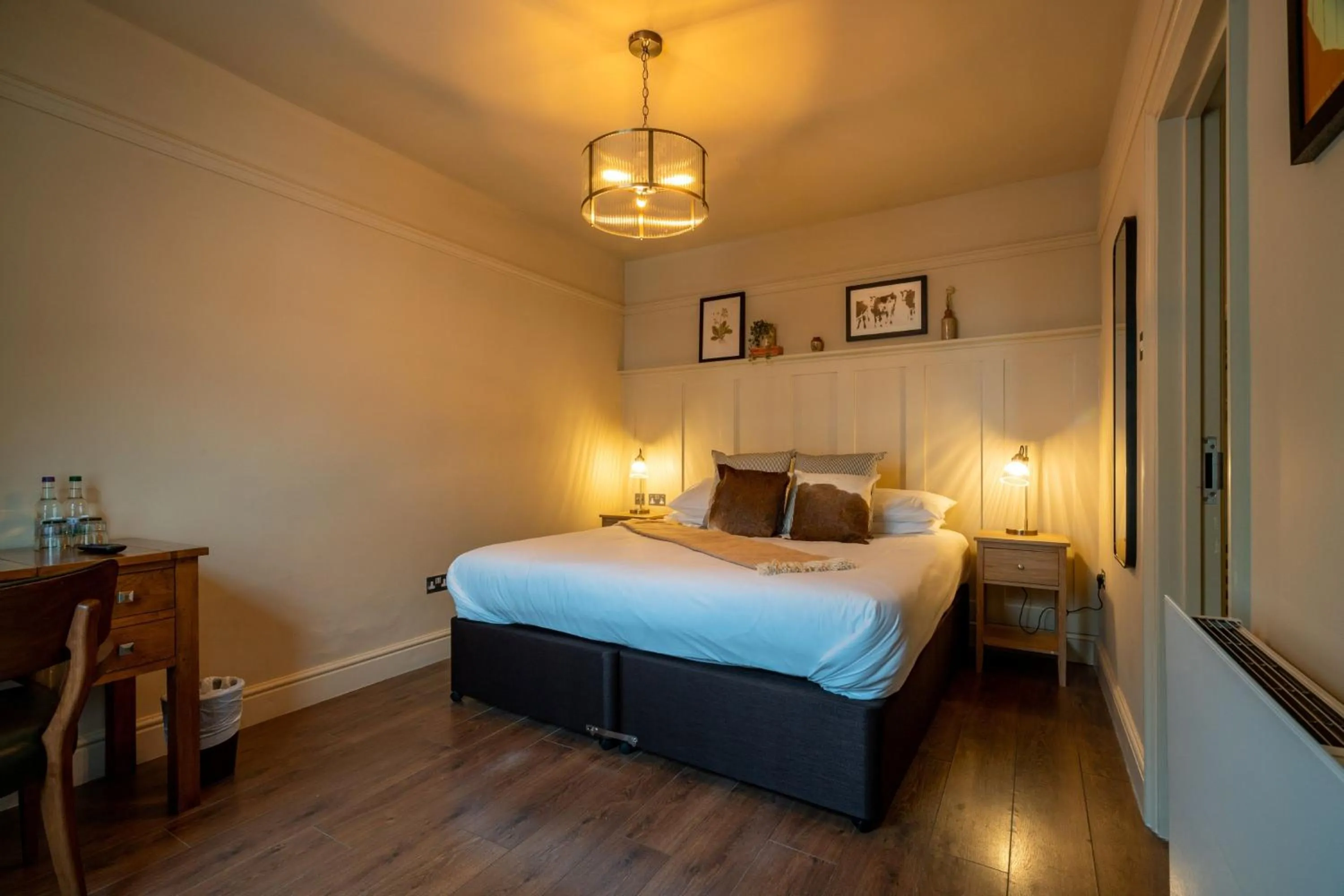 Bedroom, Bed in The Bull Inn