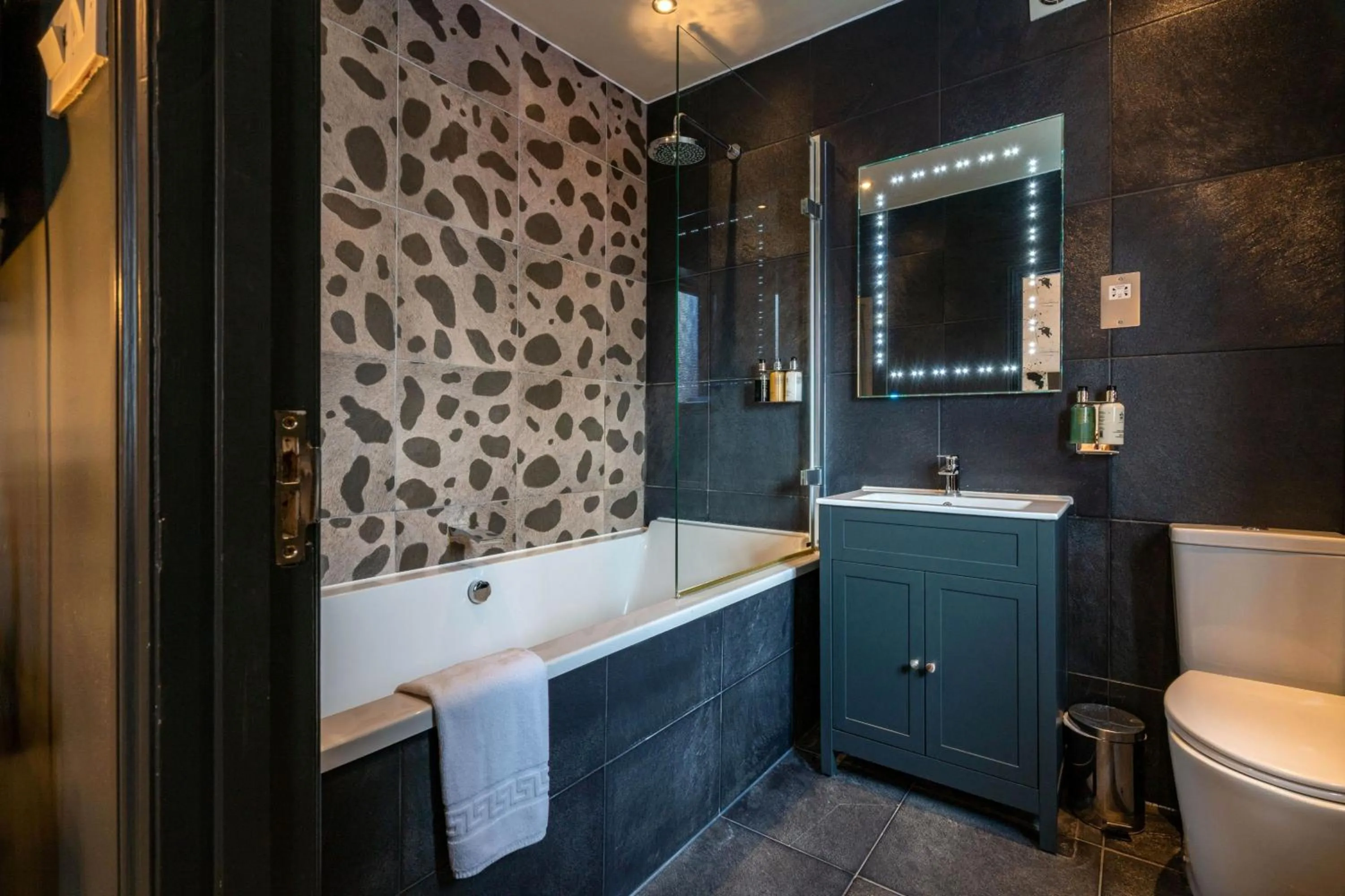 Shower in The Bull Inn