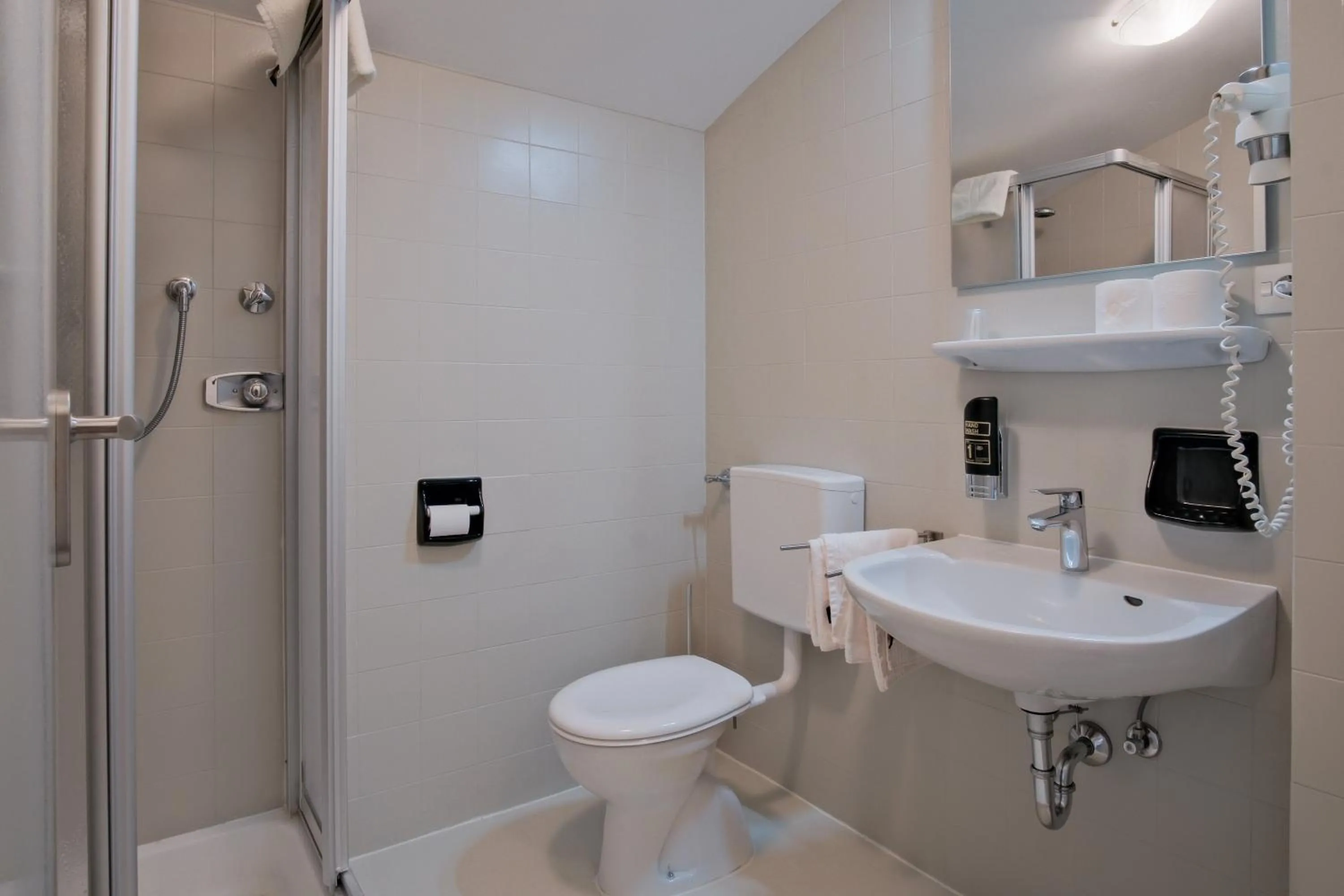 Shower in Almarett
