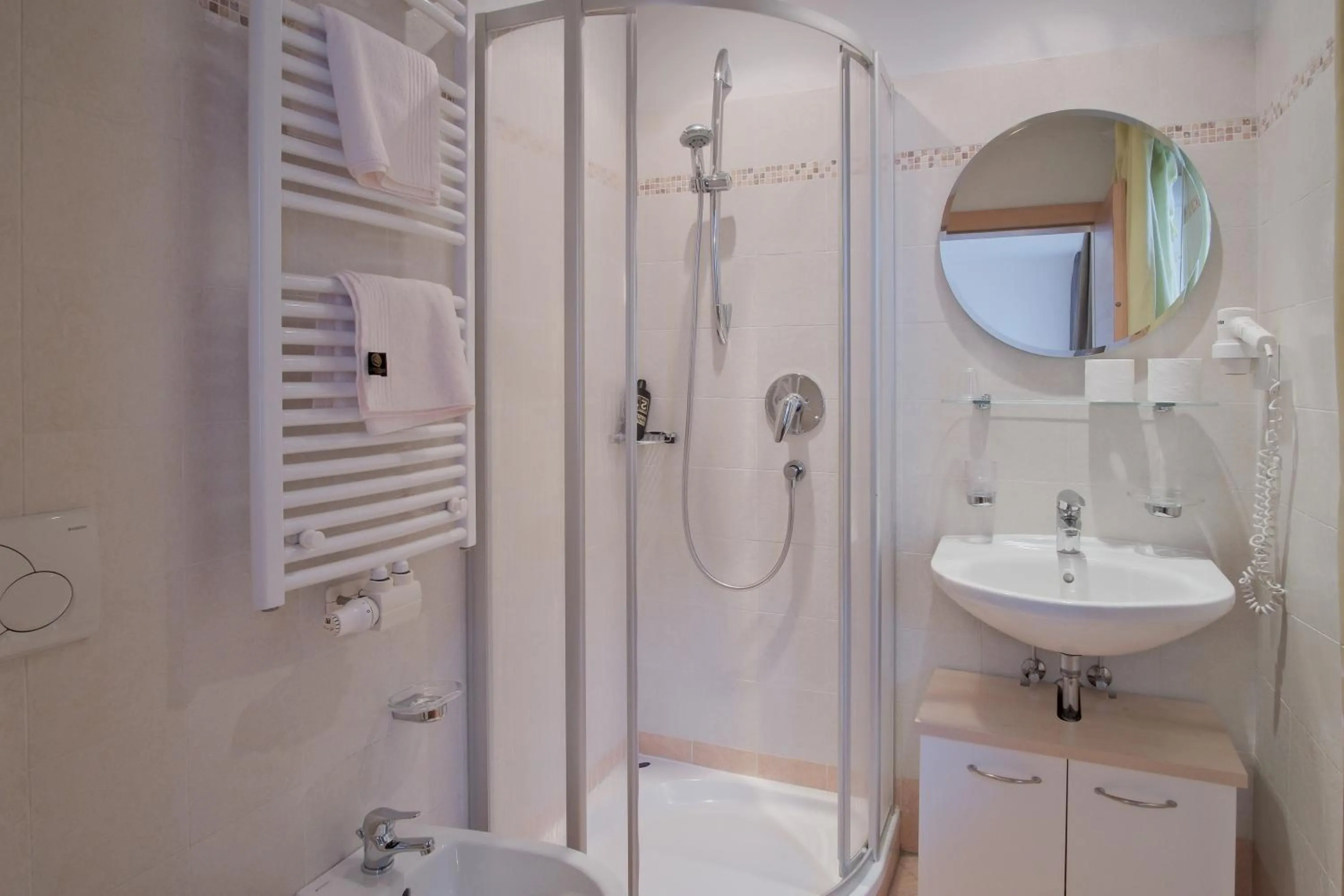 Shower in Almarett