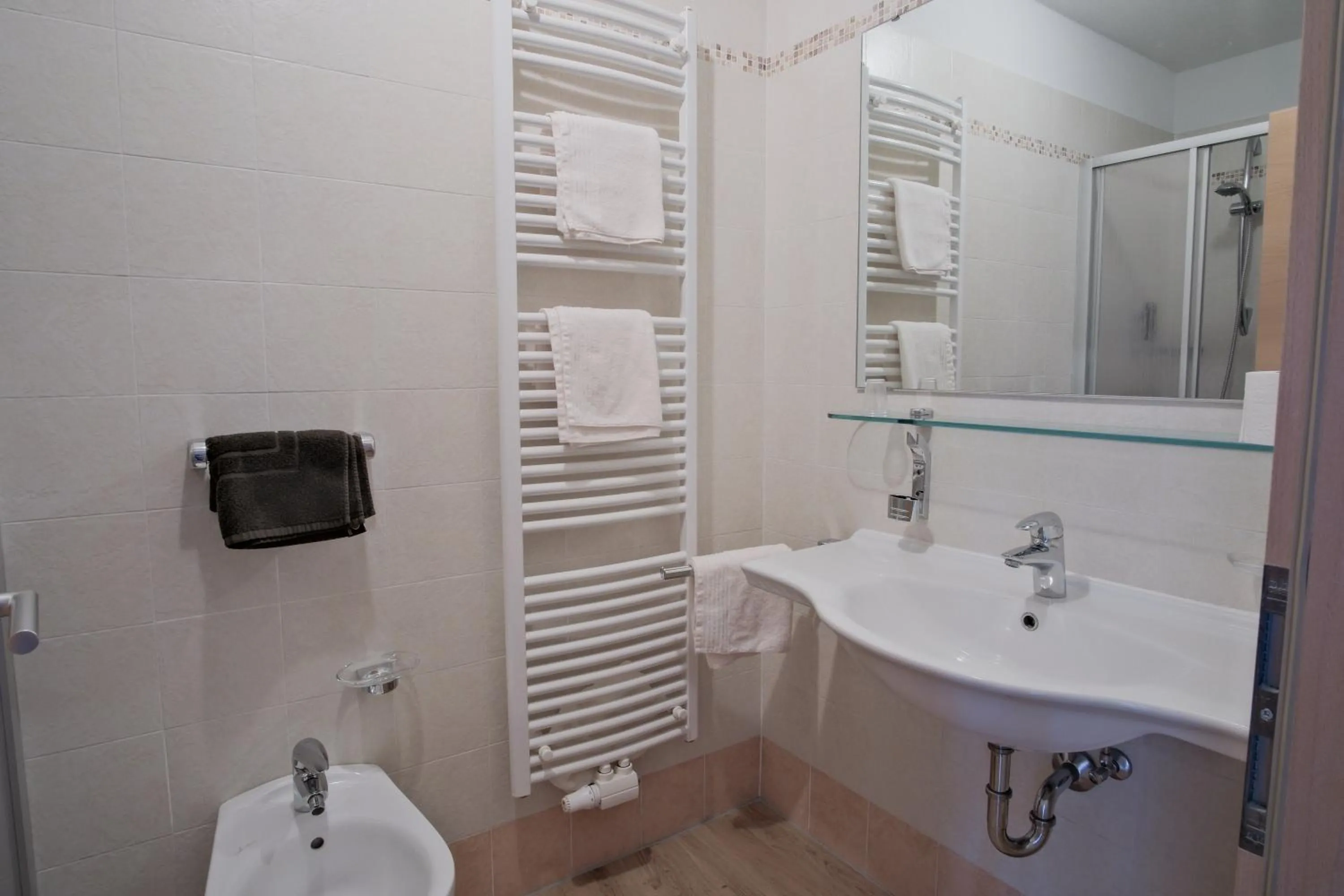 Shower in Almarett