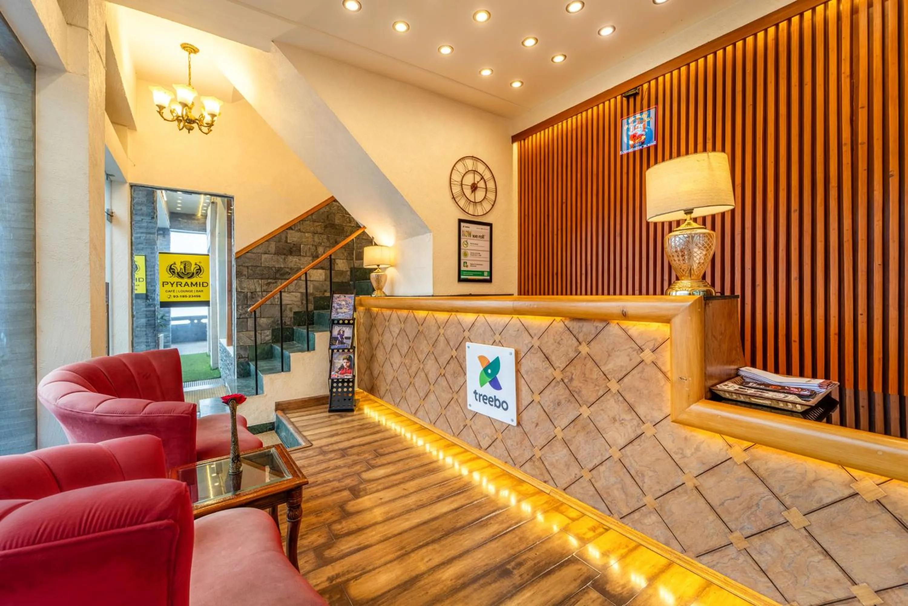 Lobby or reception in Treebo Premium Bridge View Regency, Mall Road