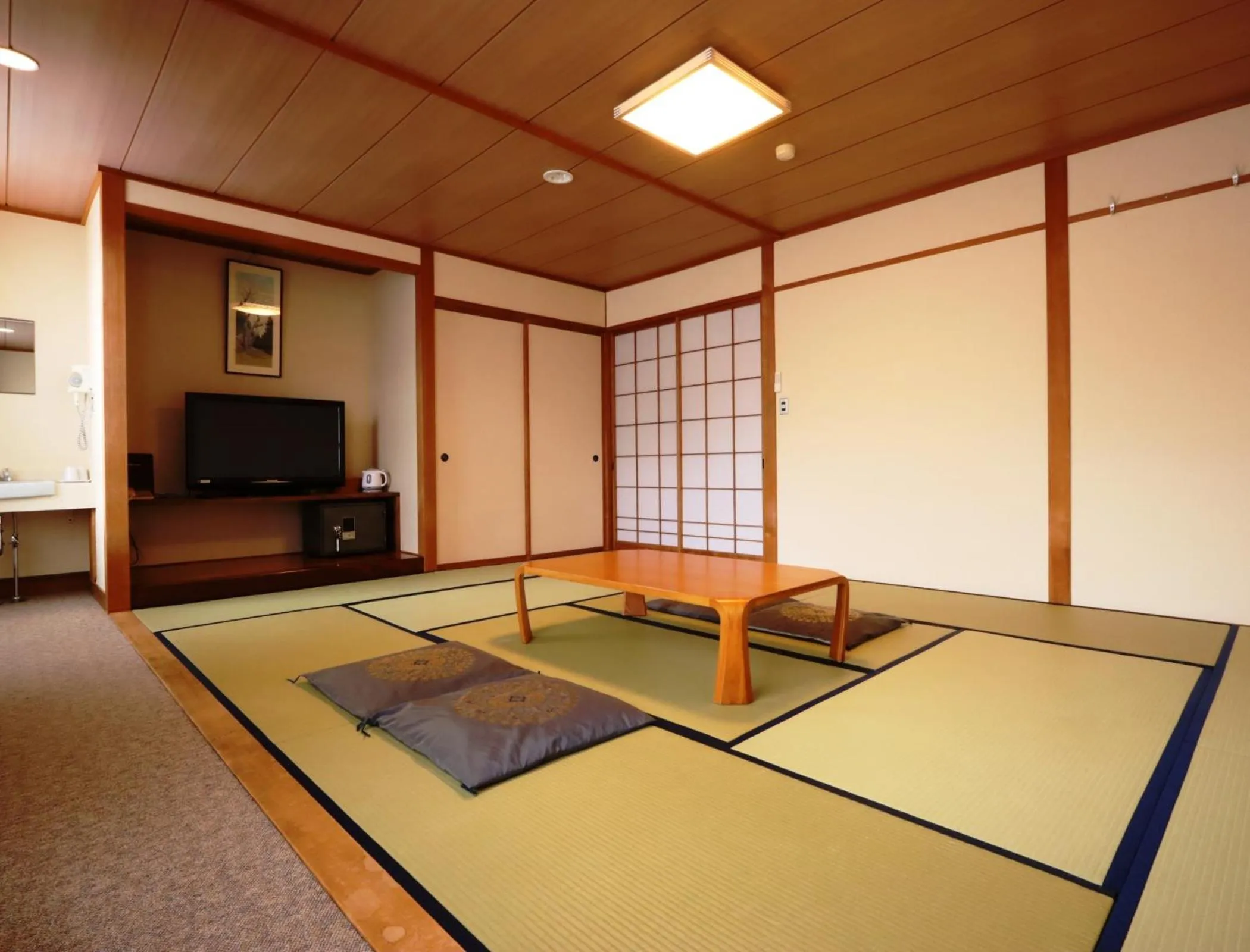 Photo of the whole room in Hotel Cerulean Alpine