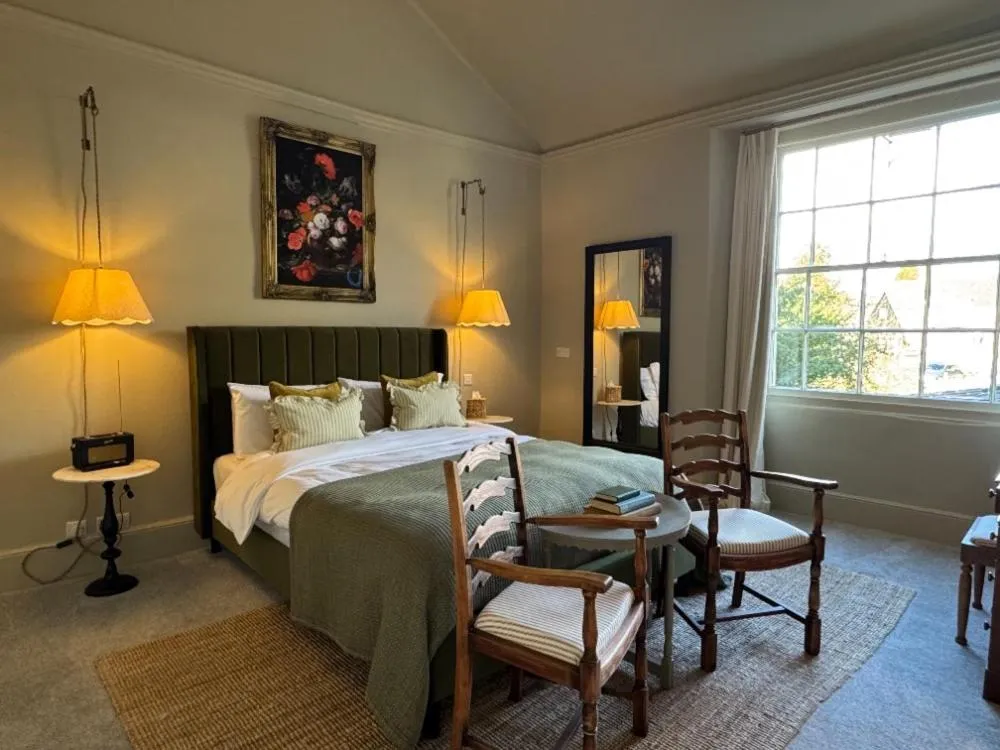 Shower, Bed in Neeld Arms