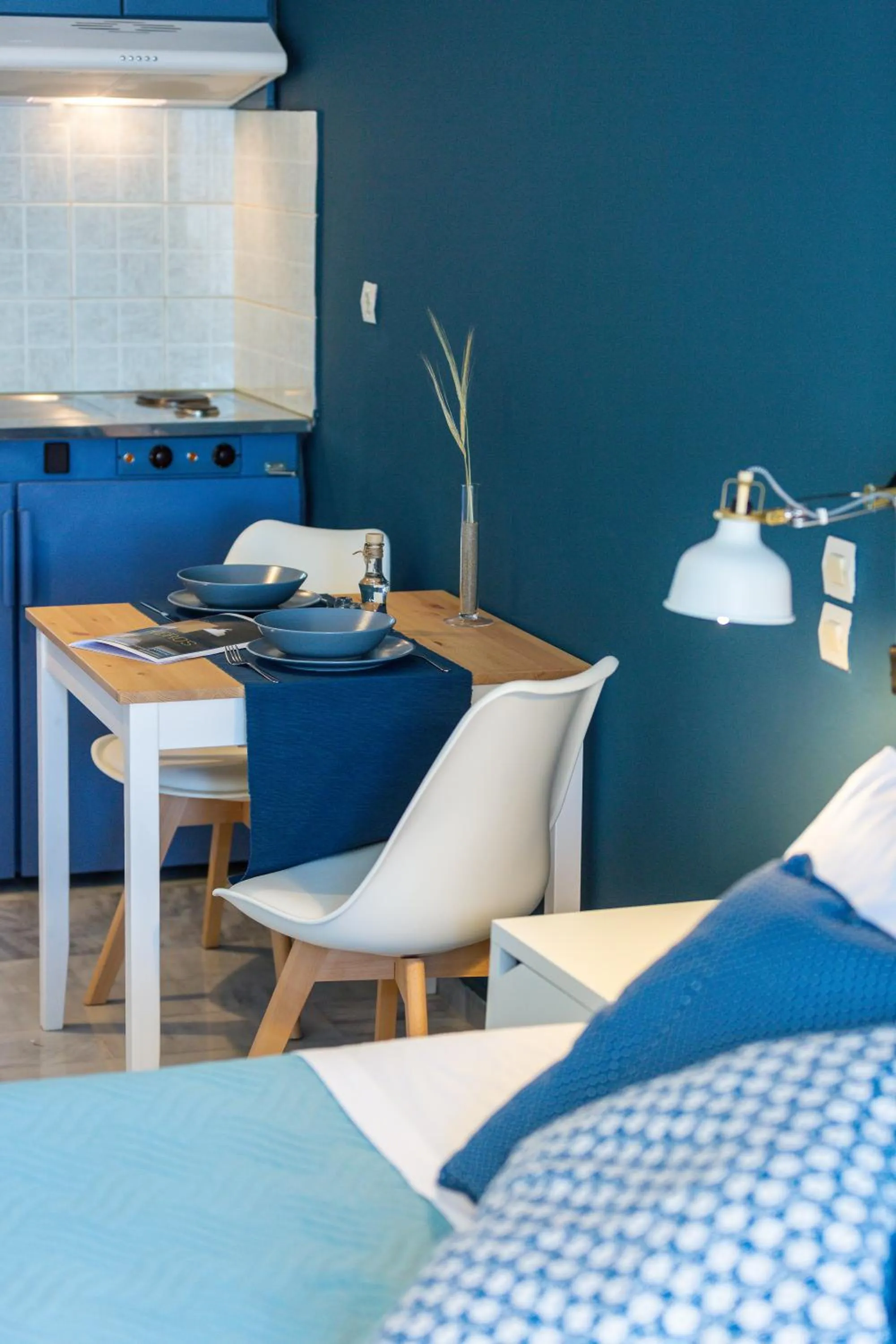 Kitchen or kitchenette, Bed in Theros