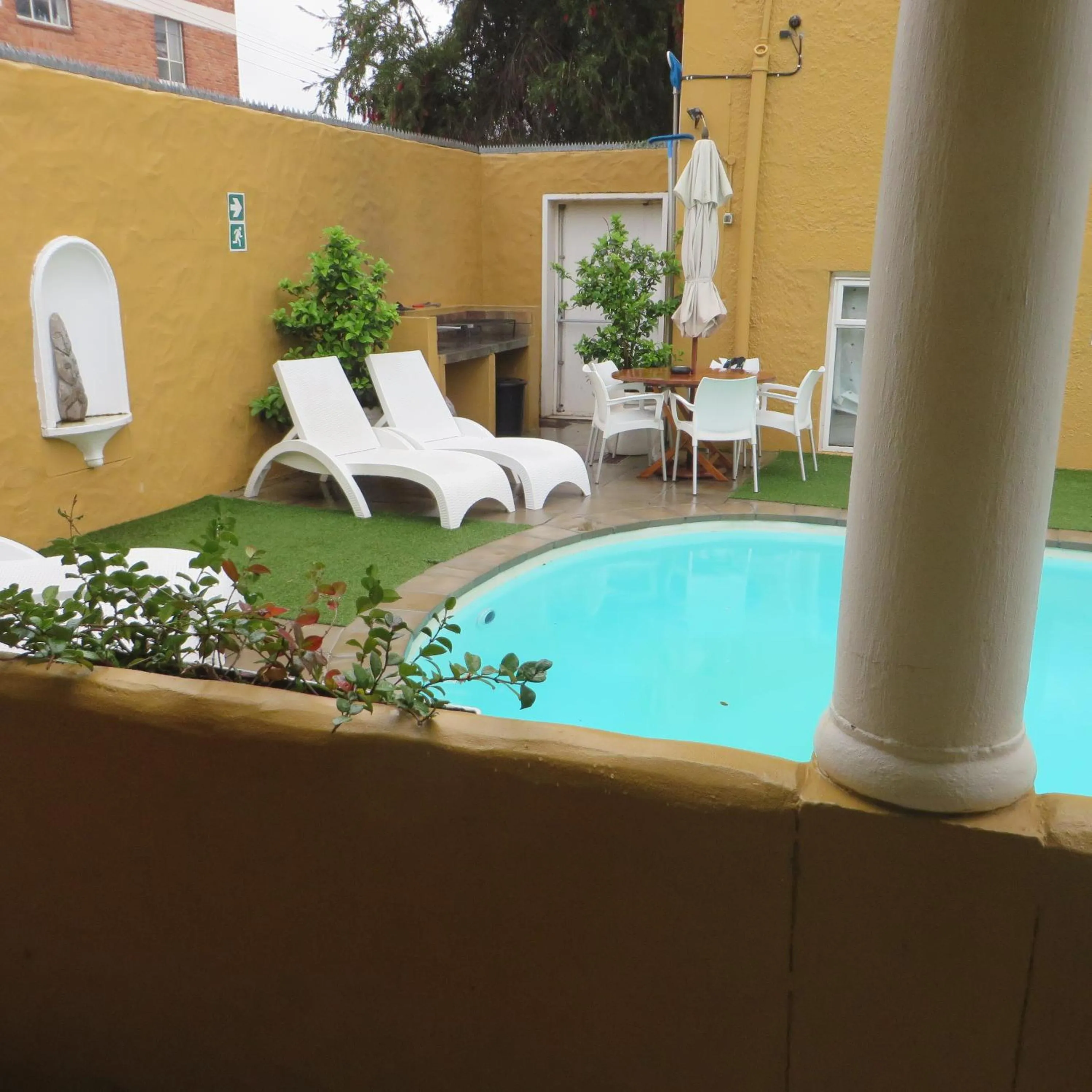 Swimming pool in Ashanti Lodge Backpackers