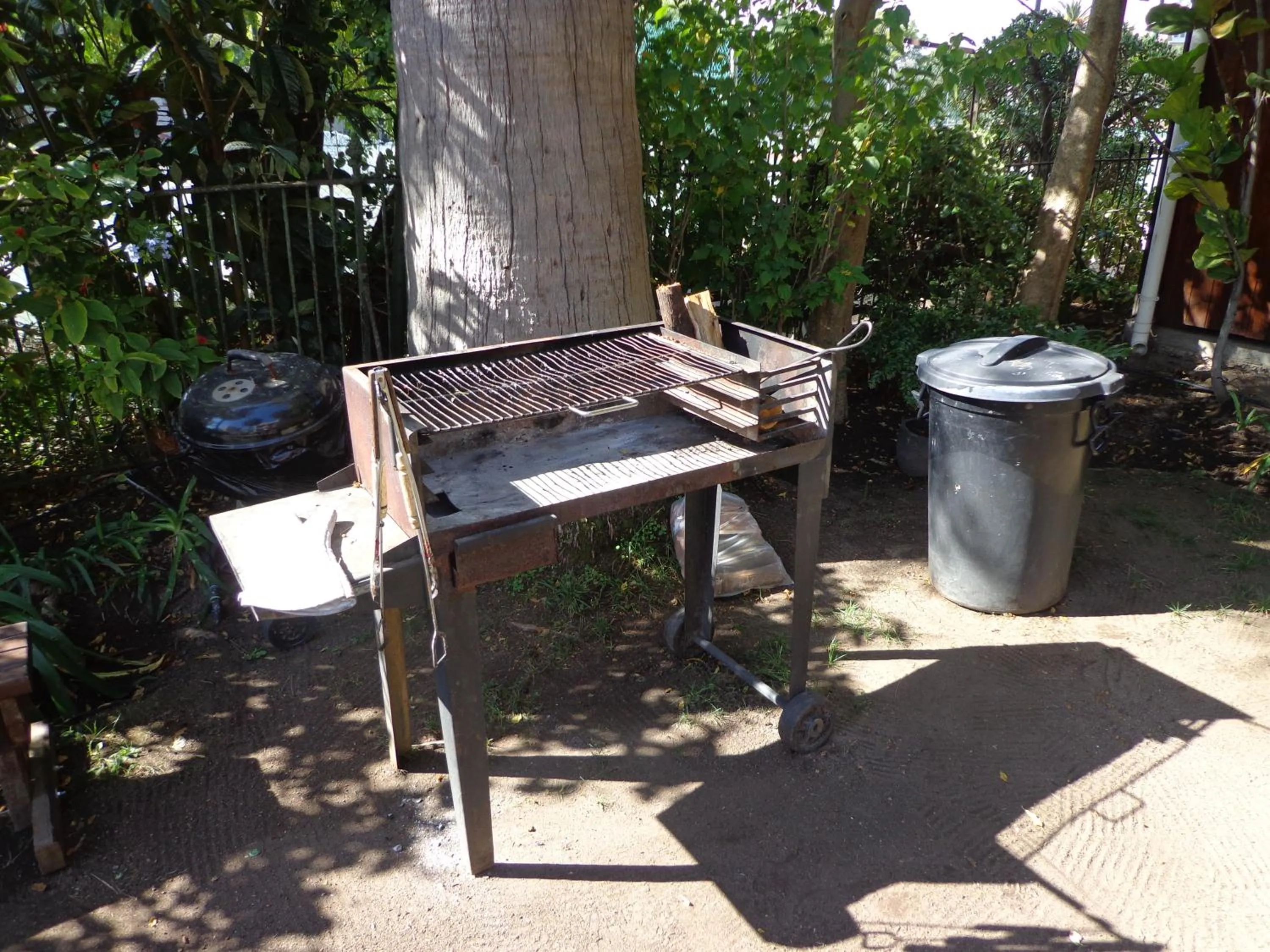 BBQ facilities in Ashanti Lodge Backpackers