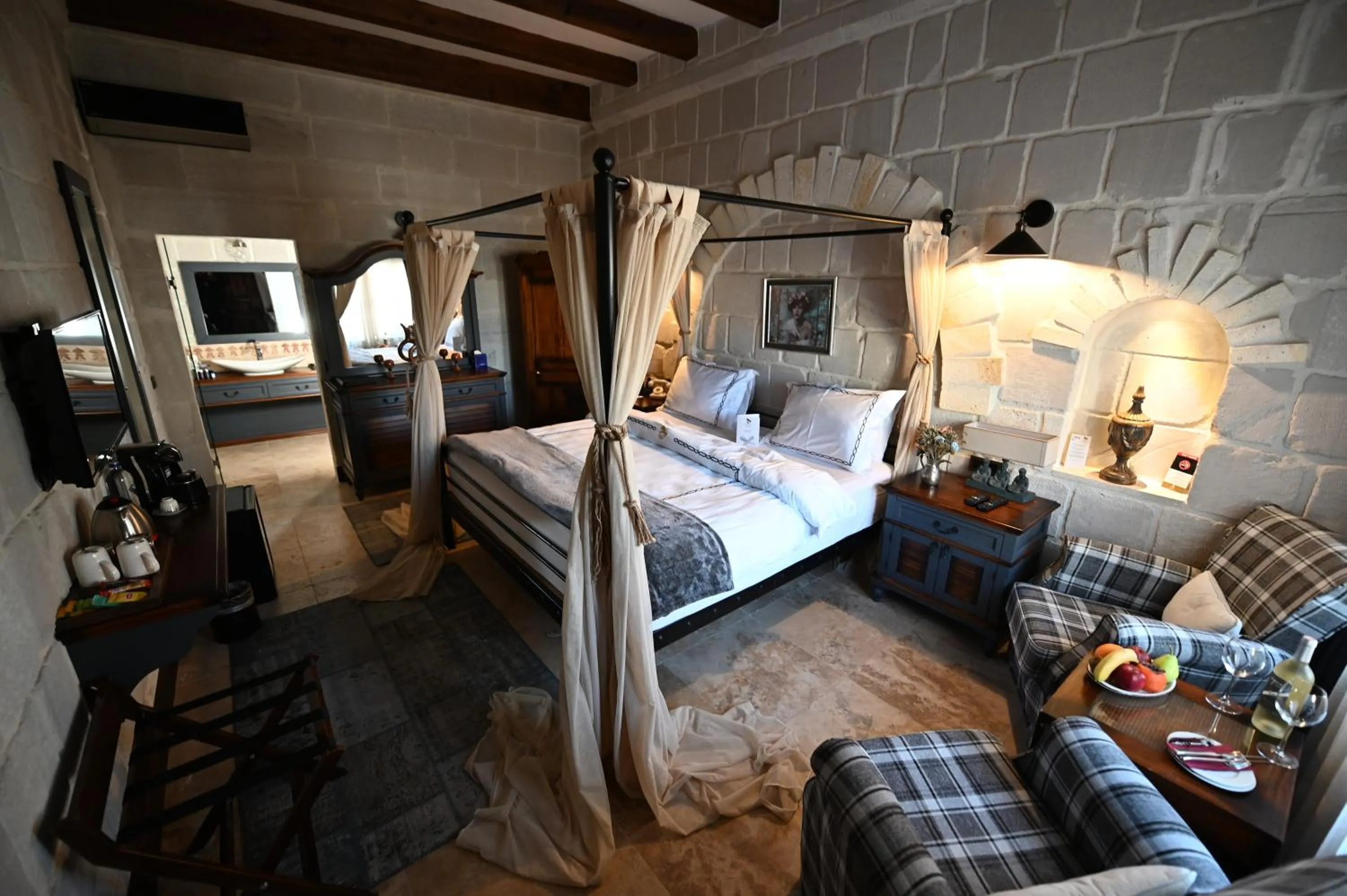 TV and multimedia, Bed in Seraphim Cave Suites & SPA