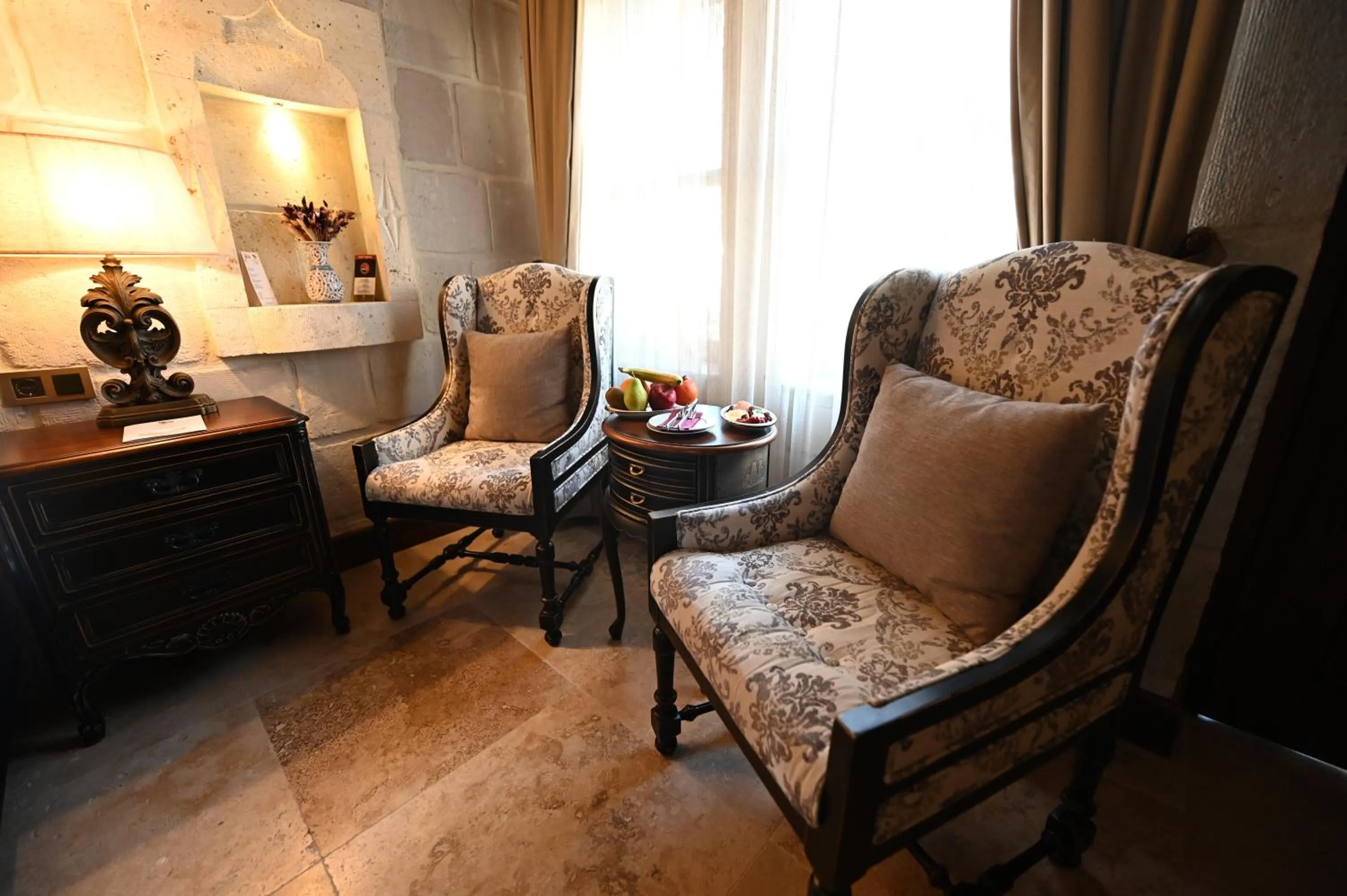 Seating area in Seraphim Cave Suites & SPA