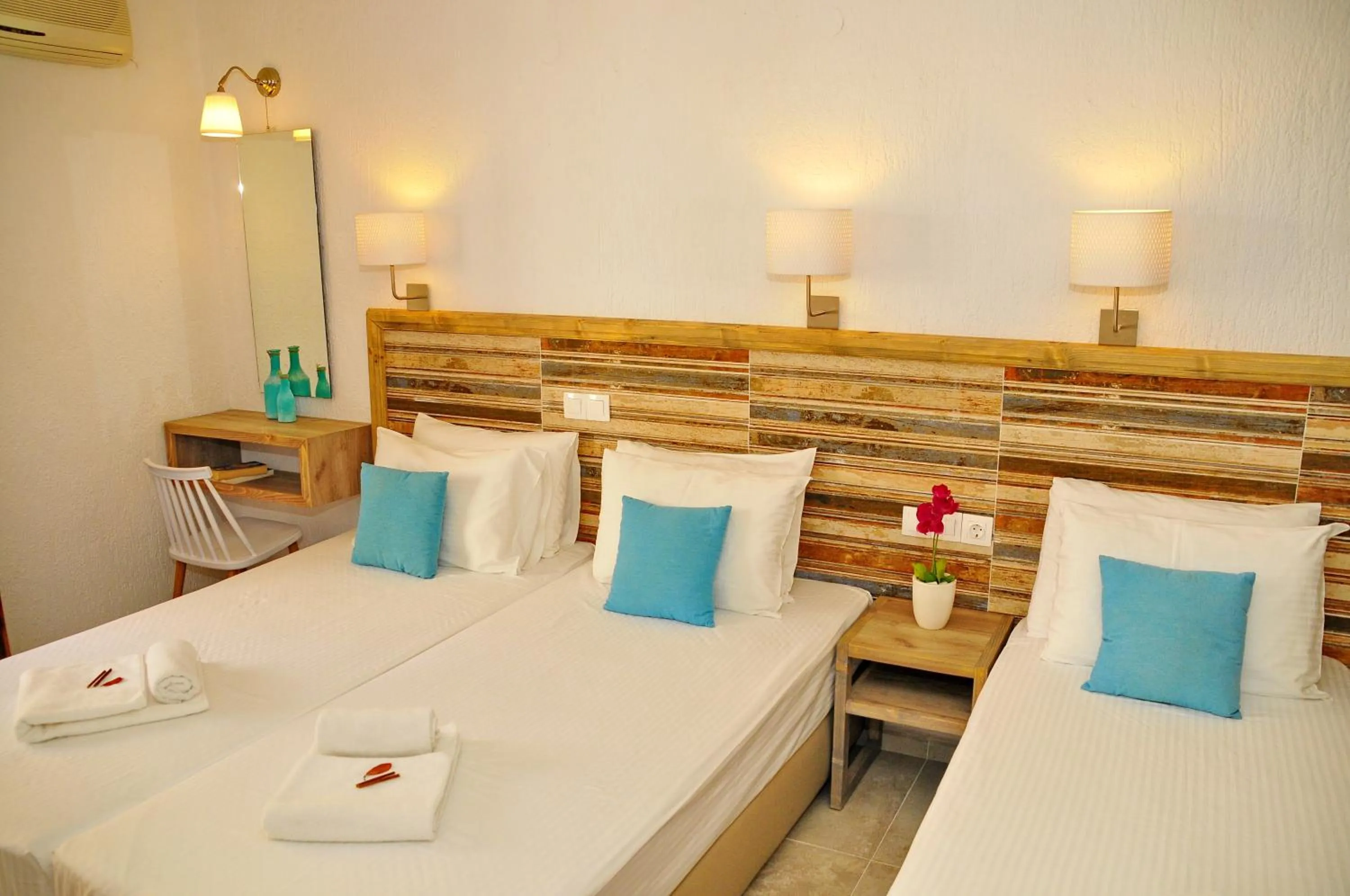 Photo of the whole room, Bed in Cleopatra Apartments