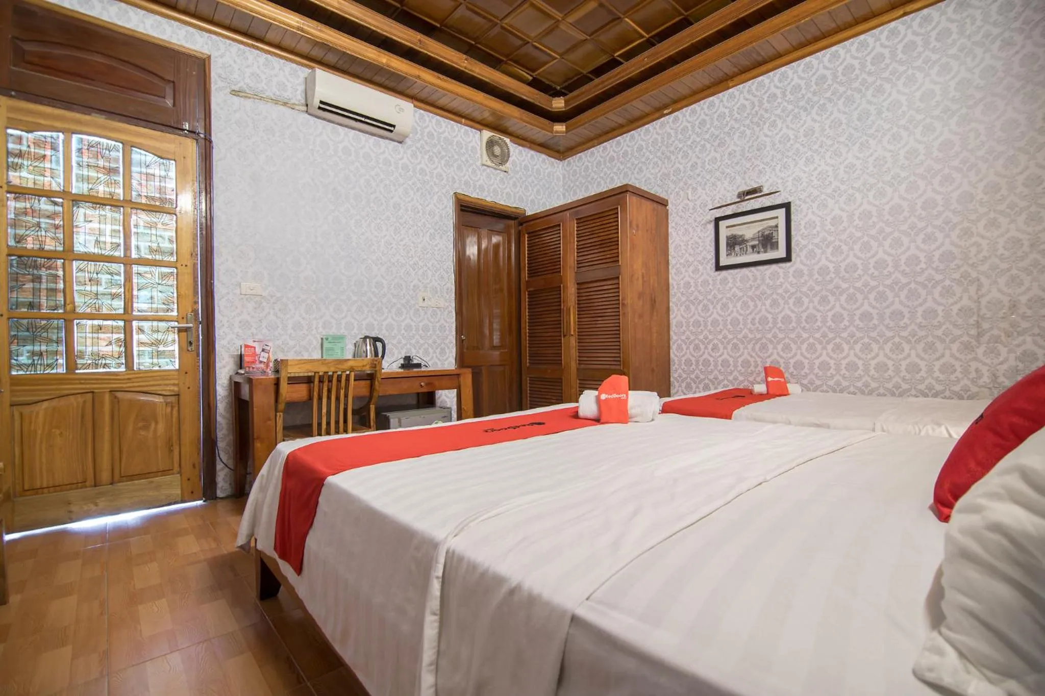 Green Hotel near Lotte Center