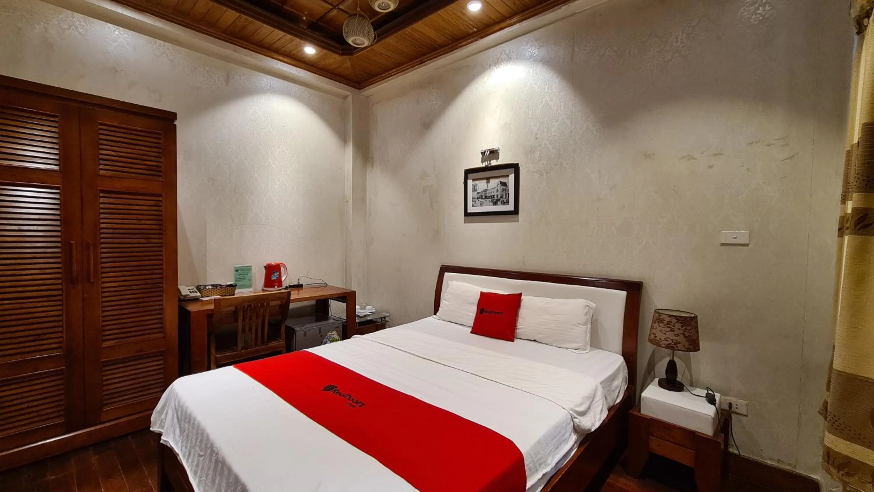 Green Hotel near Lotte Center