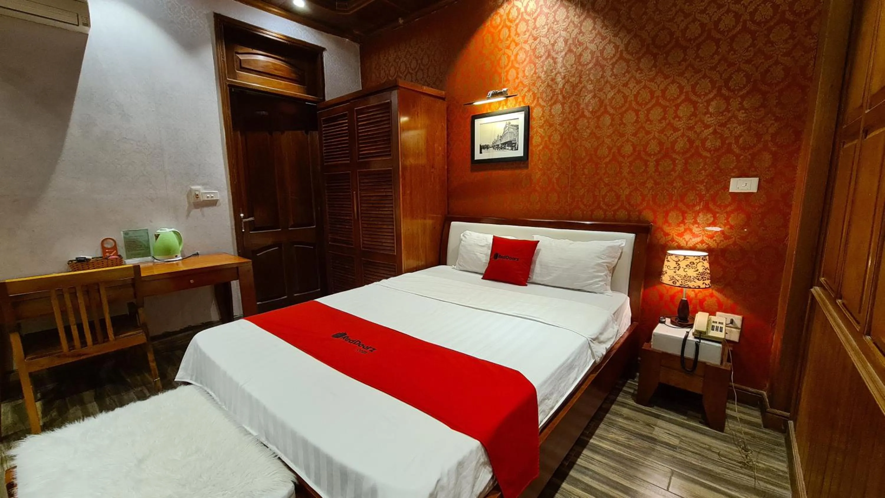 Green Hotel near Lotte Center