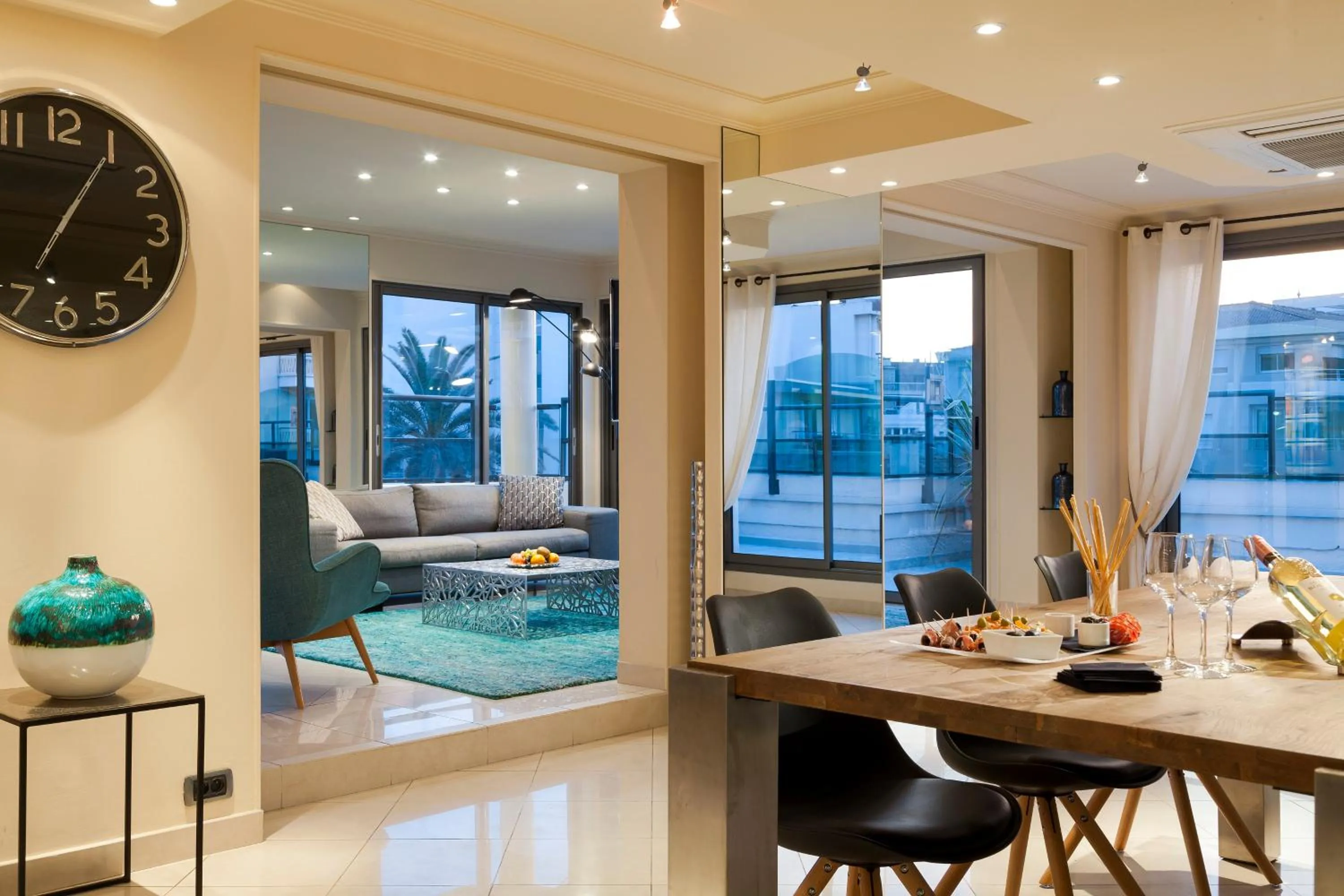 Seating area in Nehô Suites Cannes Croisette