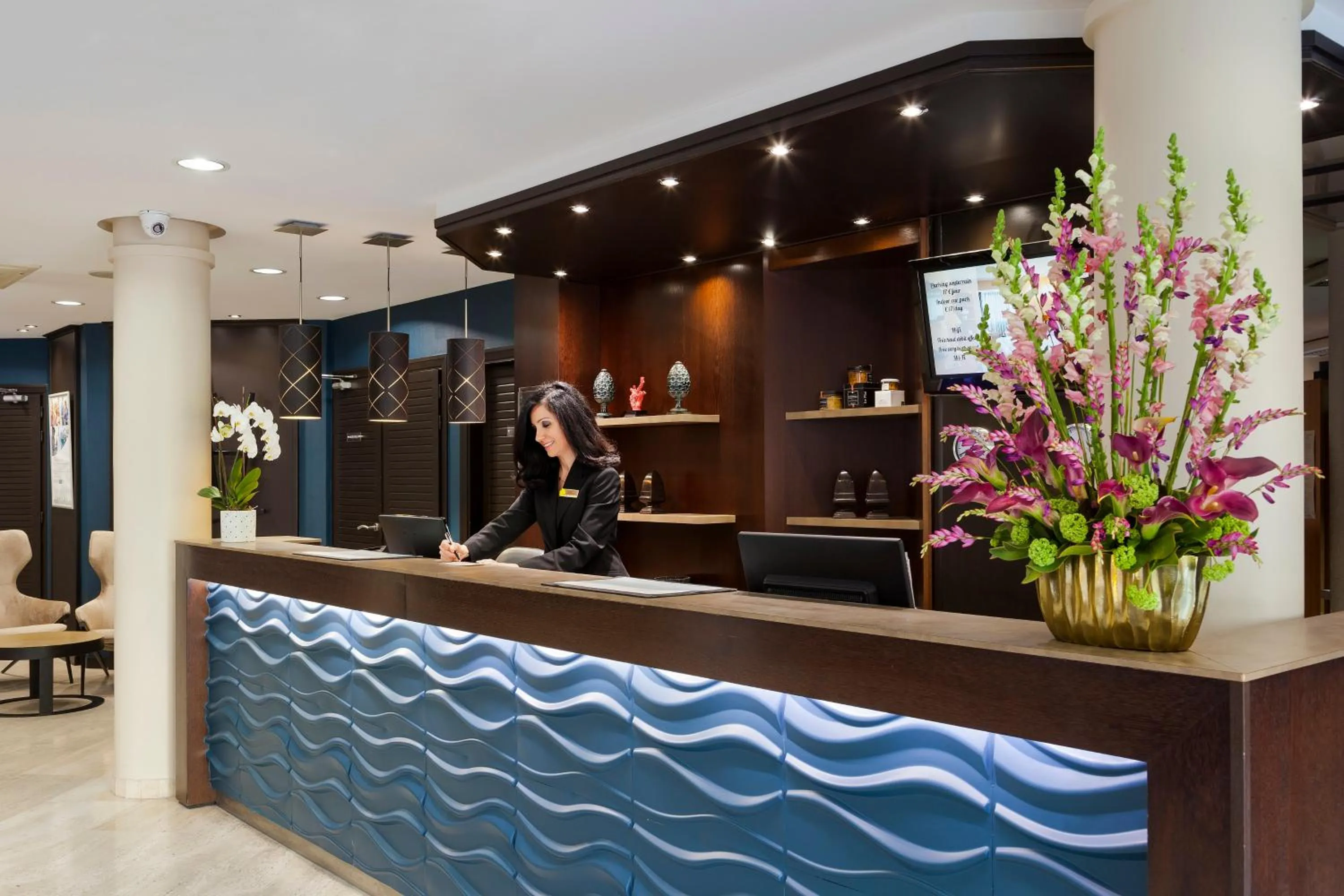 Lobby or reception in Nehô Suites Cannes Croisette