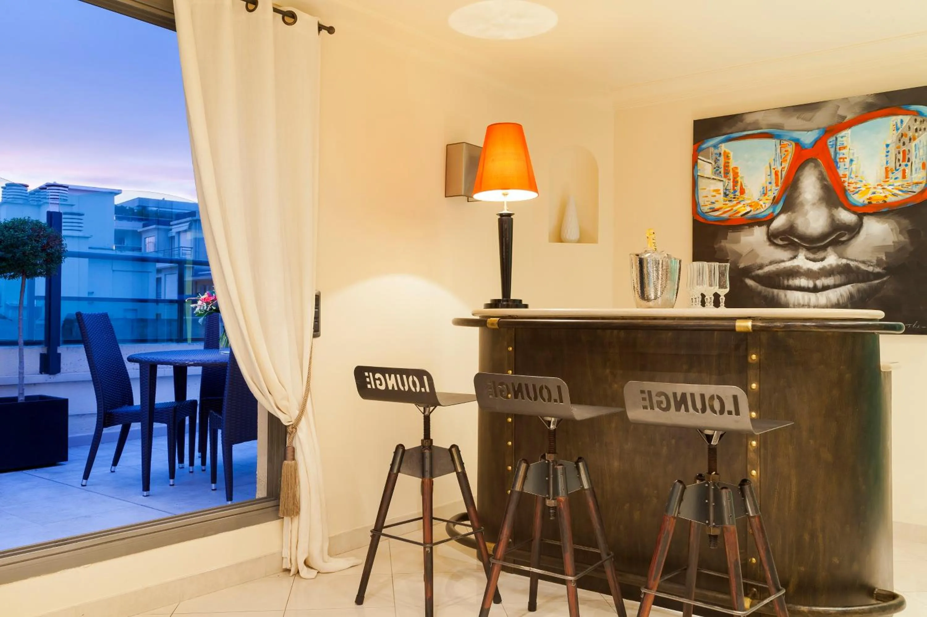 Area and facilities in Nehô Suites Cannes Croisette