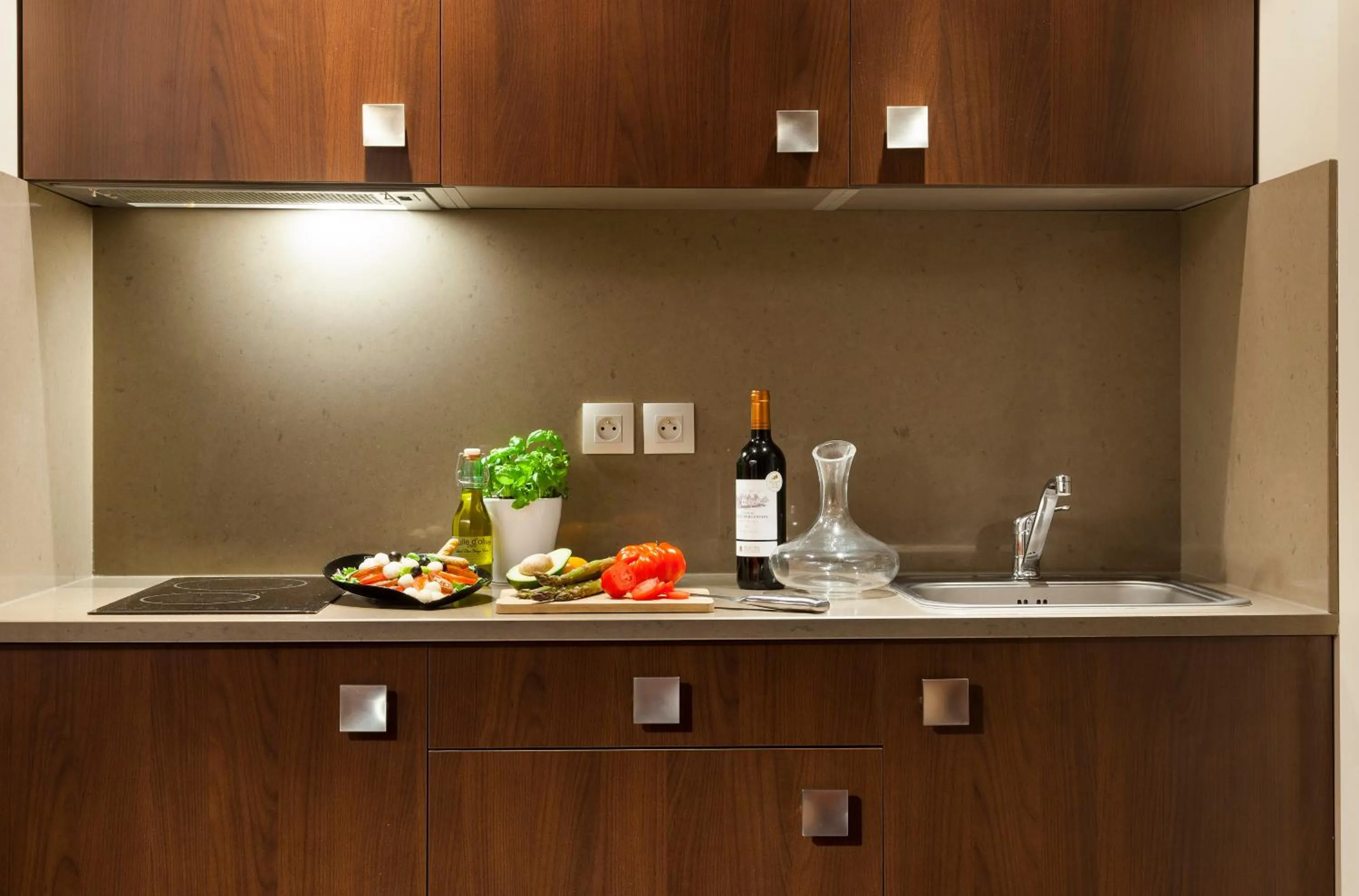 Kitchen or kitchenette in Nehô Suites Cannes Croisette