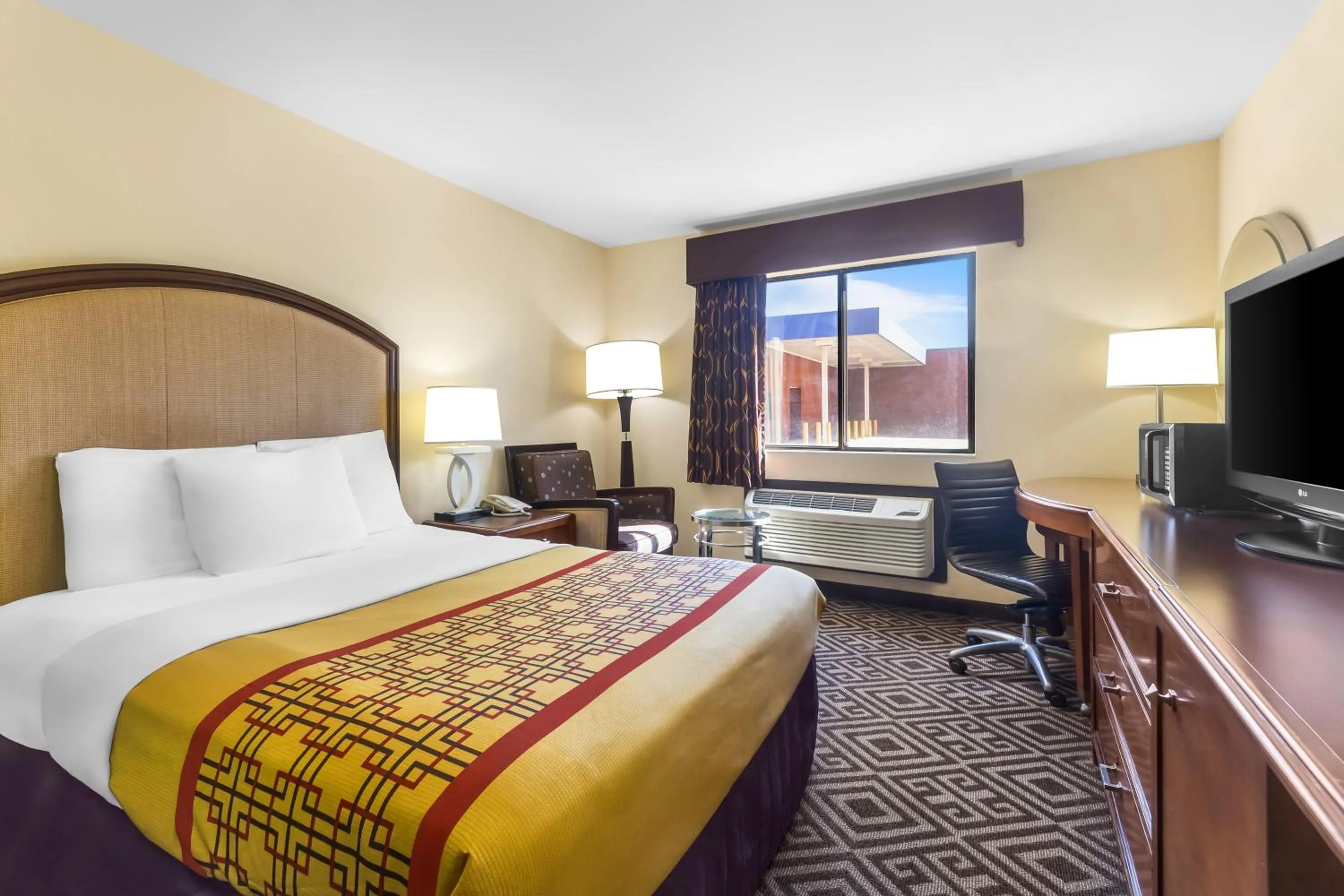 Bed in Travel Inn and Suites- Sikeston Miner I-55 exit-67