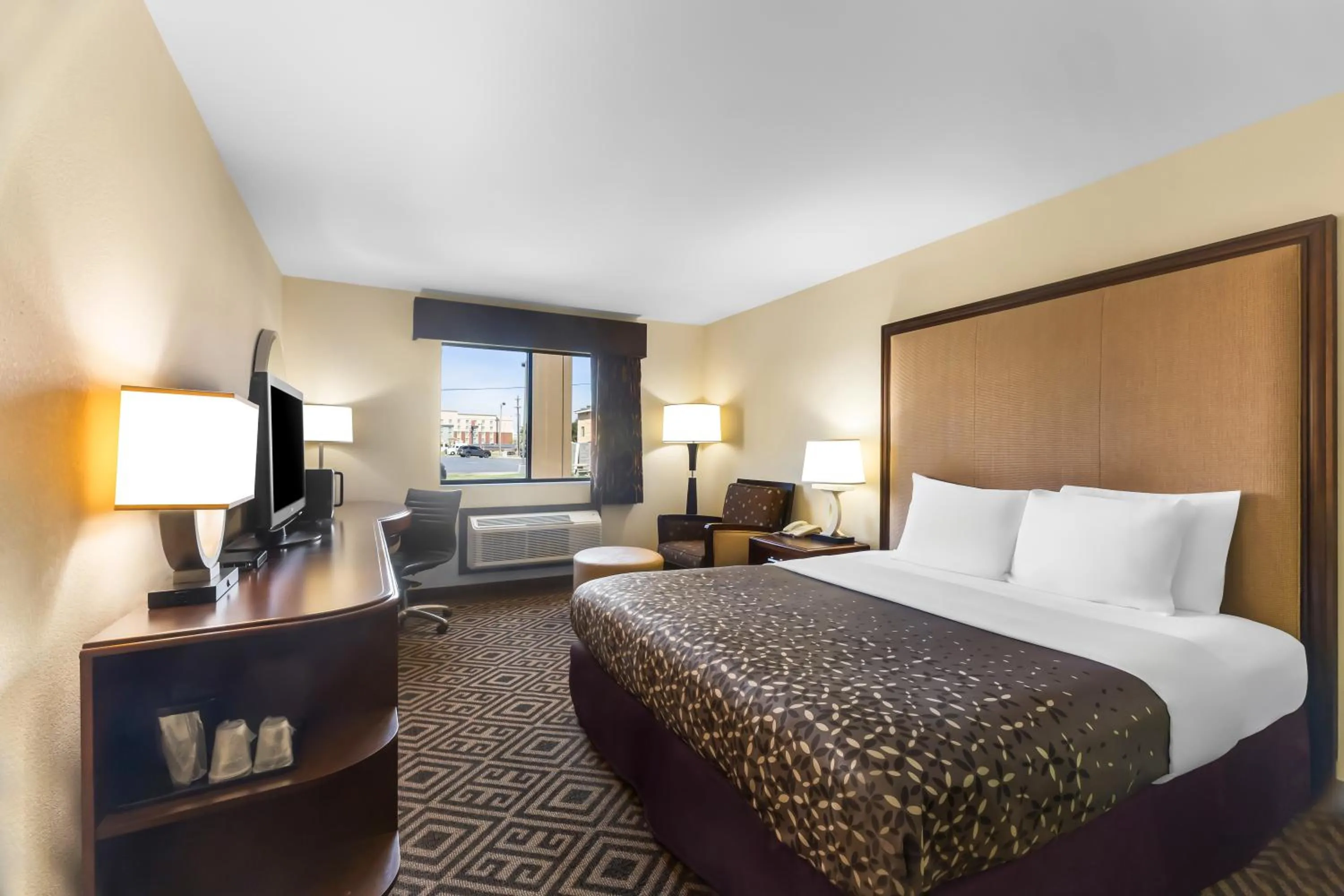 Bed in Travel Inn and Suites- Sikeston Miner I-55 exit-67