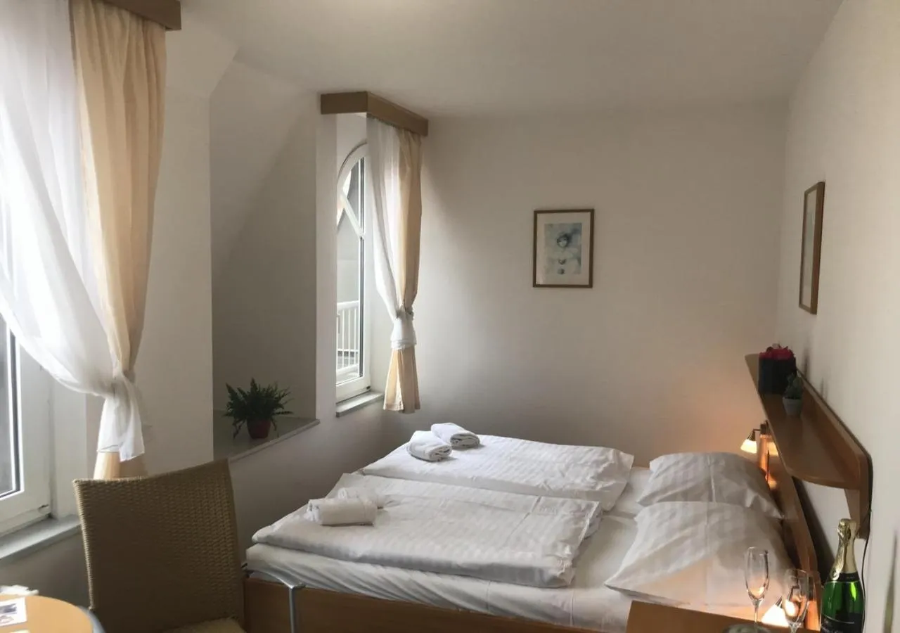 Bedroom, Bed in Hotel Otar