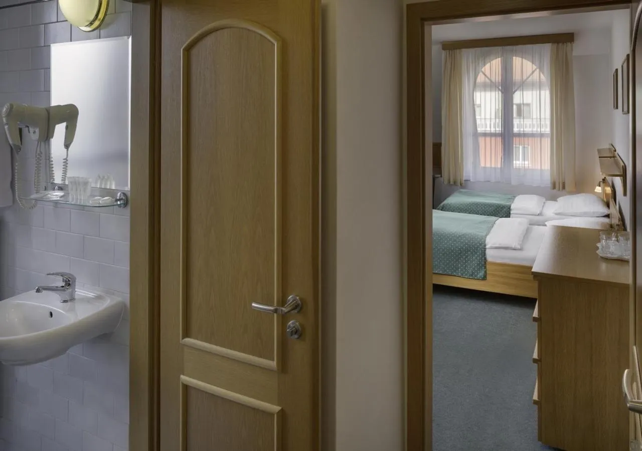 Bedroom, Bed in Hotel Otar