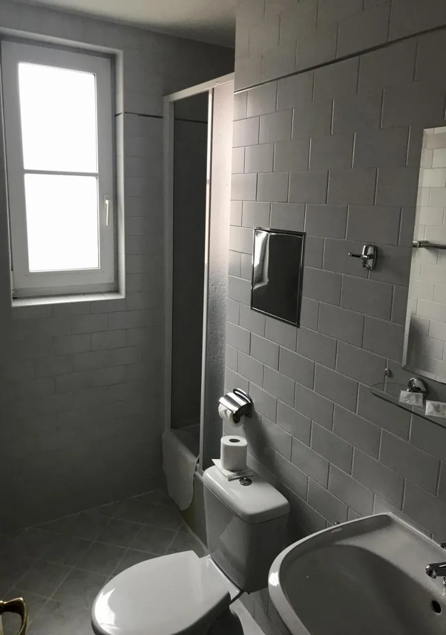 Bathroom in Hotel Otar