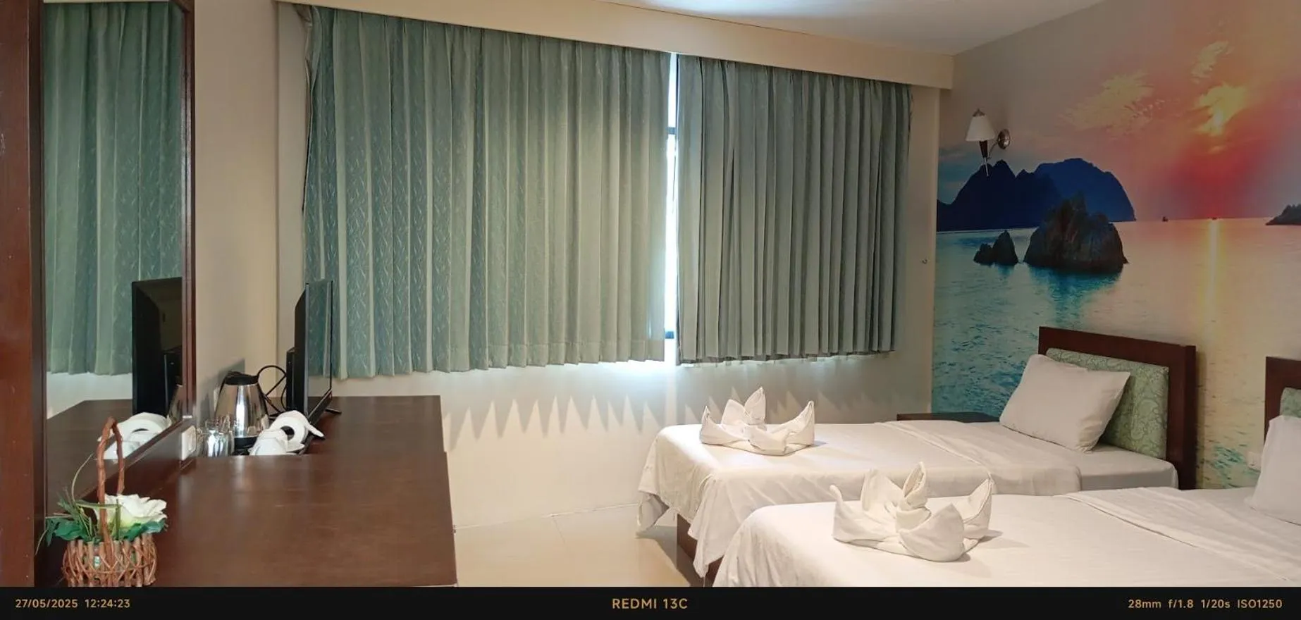 Photo of the whole room, Bed in Sea Star House