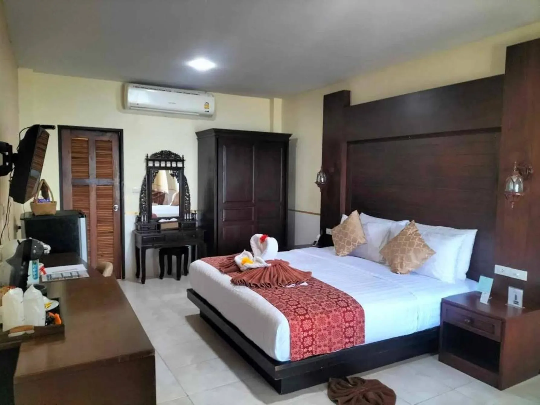 Bed in Beach Home Lanta