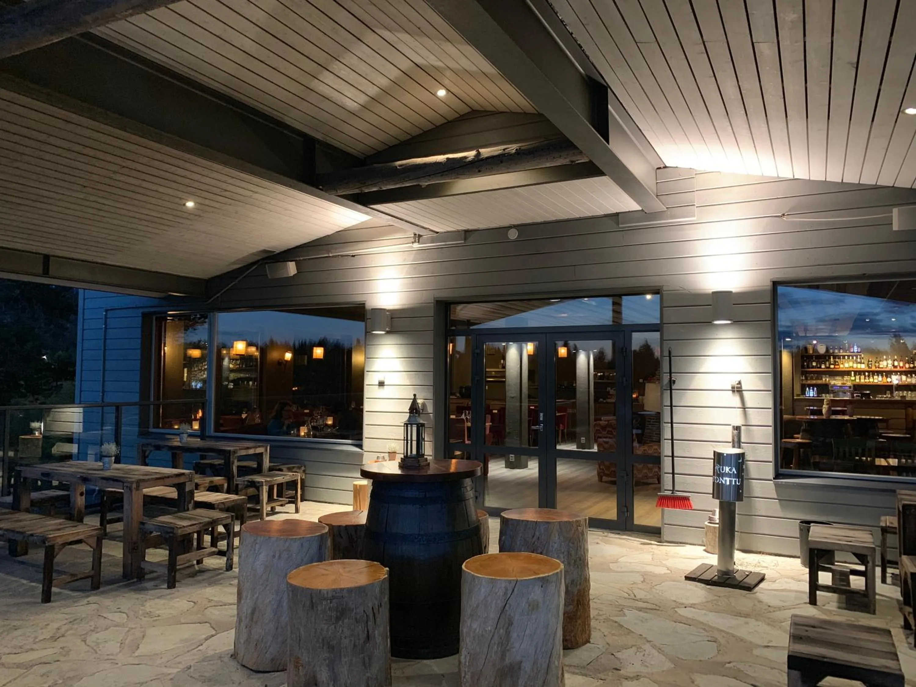 Restaurant/places to eat in Hotel Rukatonttu