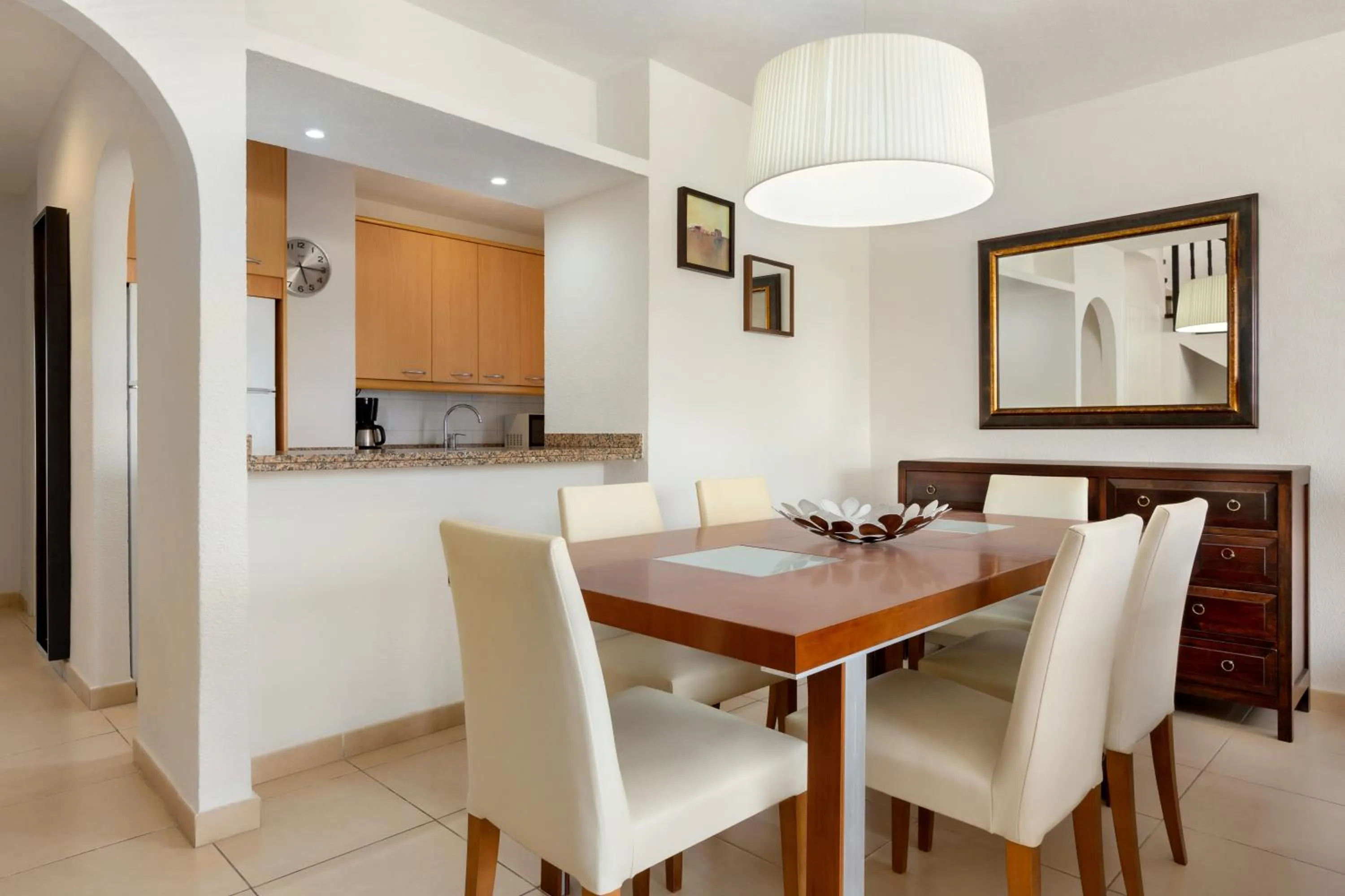 Dining area in Wyndham Residences Golf del Sur