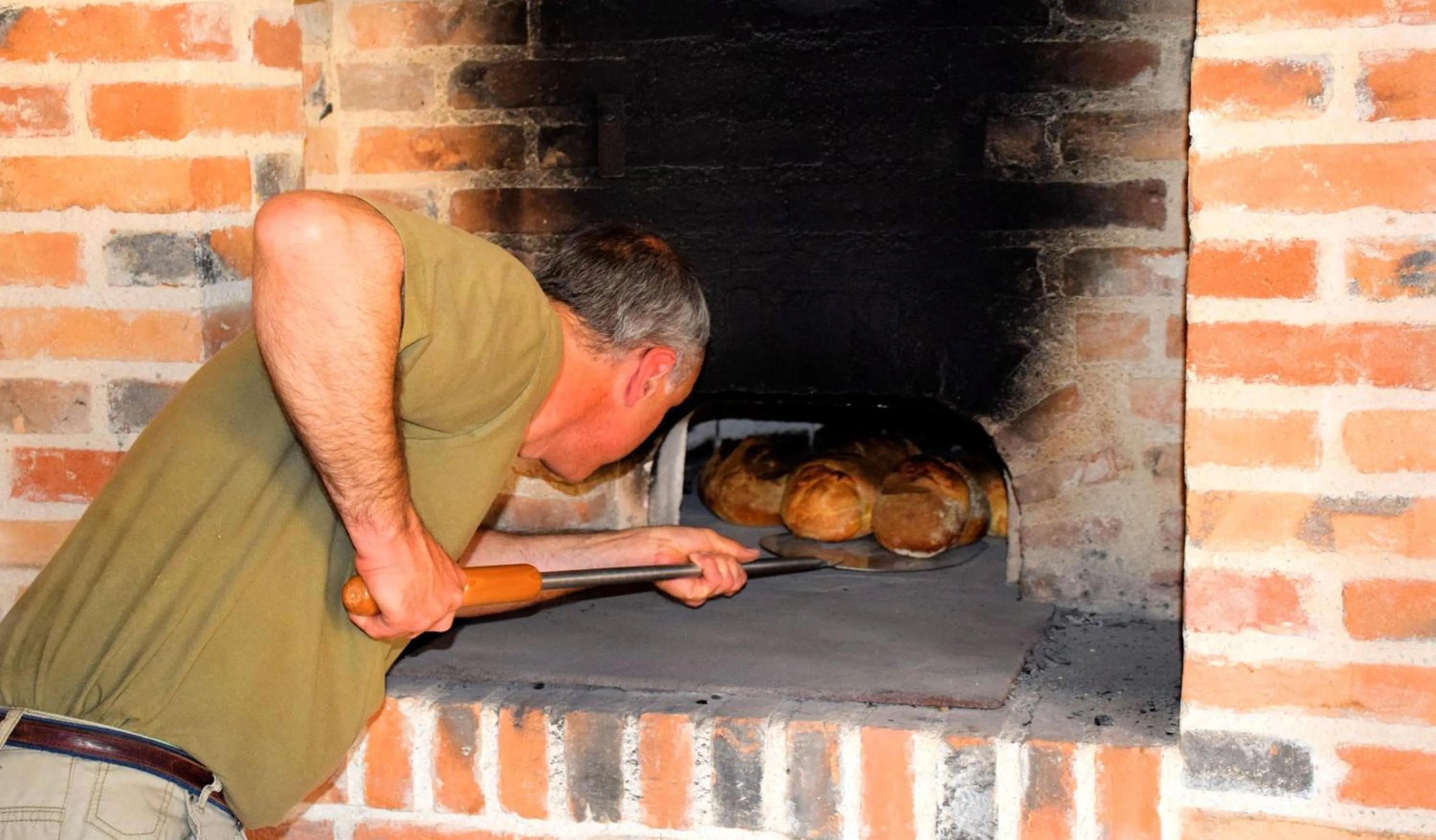 Restaurant/places to eat in Chambres La Vallée