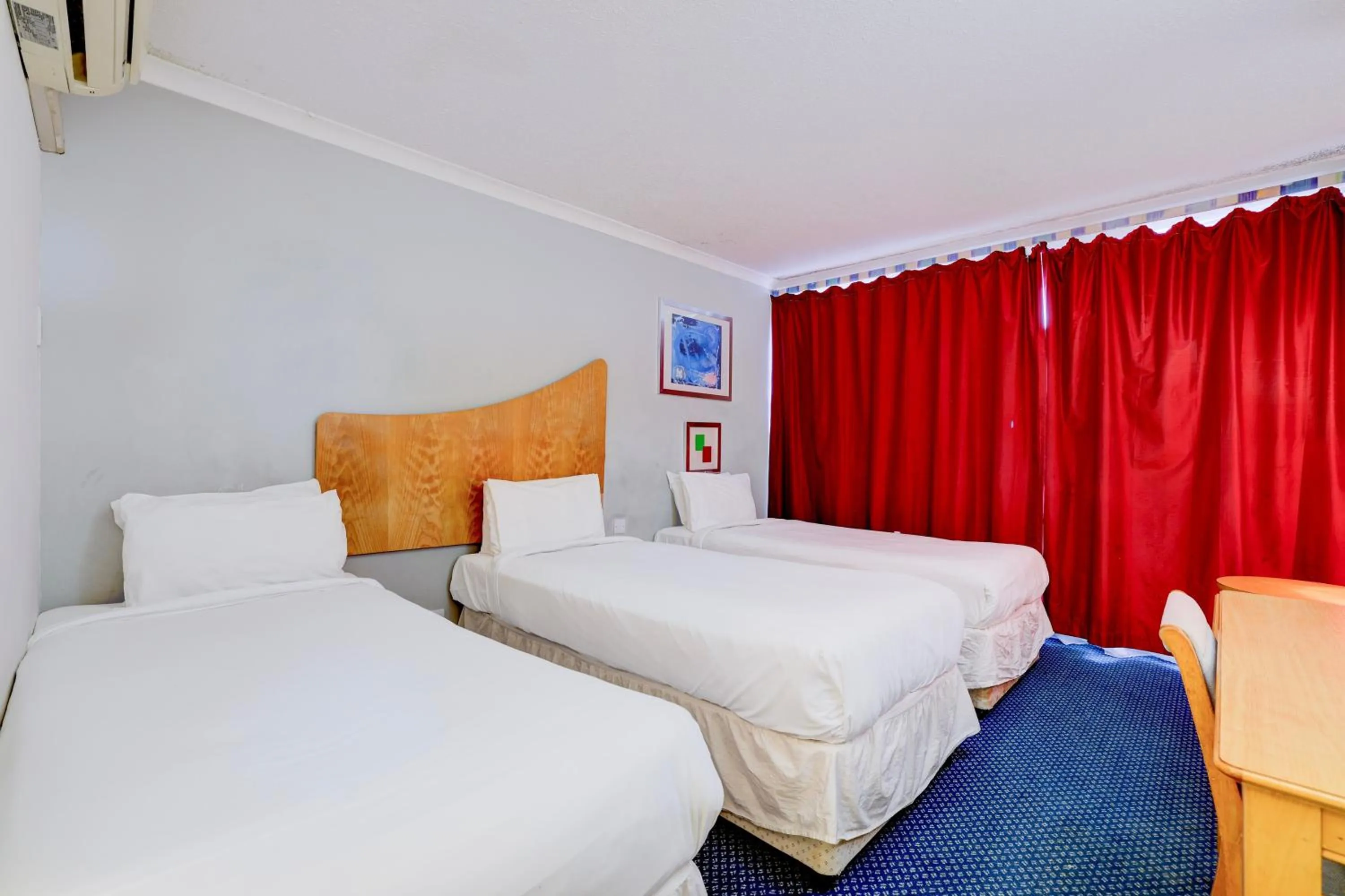 Bedroom, Bed in OYO The Chiltern Hotel