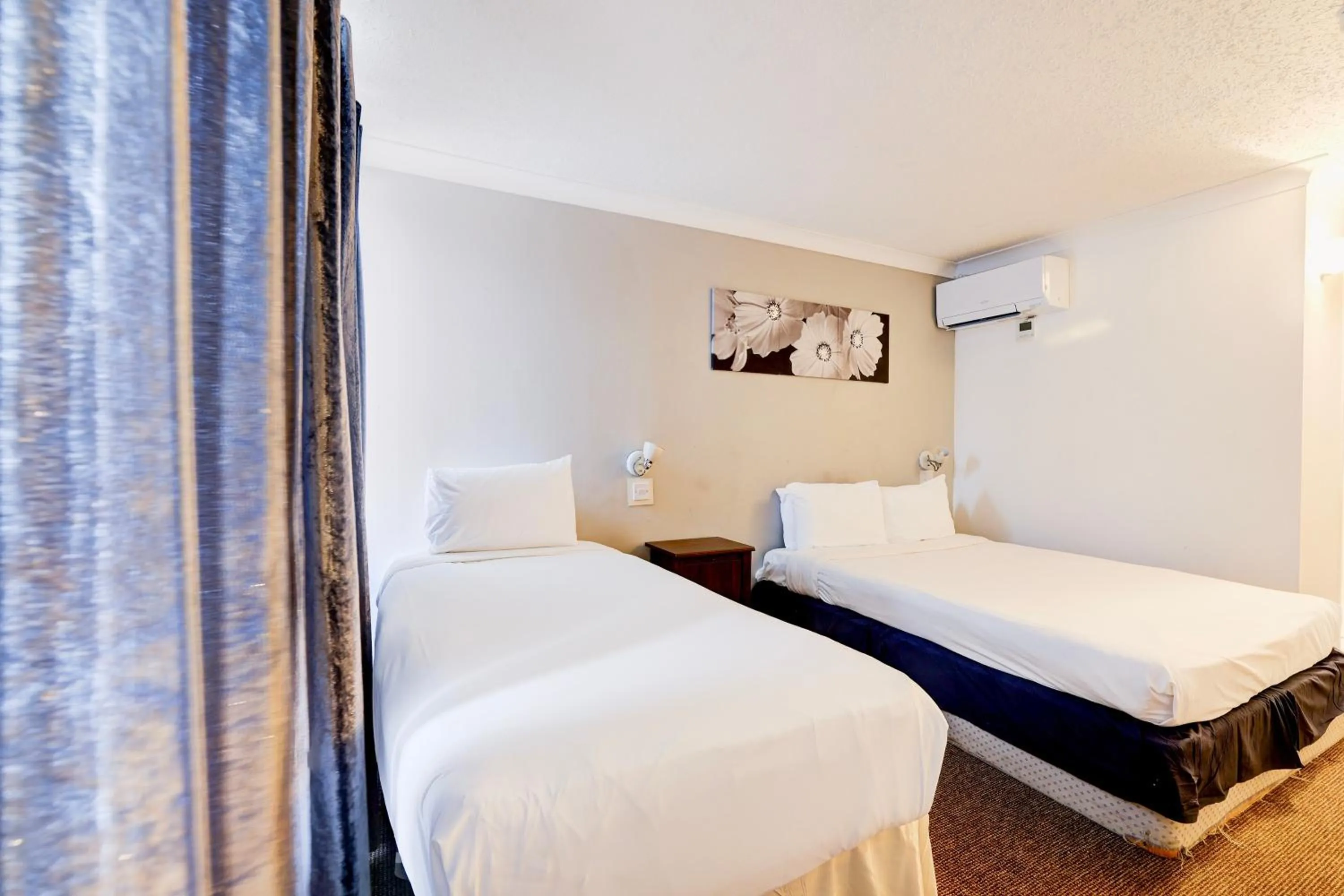 Bedroom, Bed in OYO The Chiltern Hotel