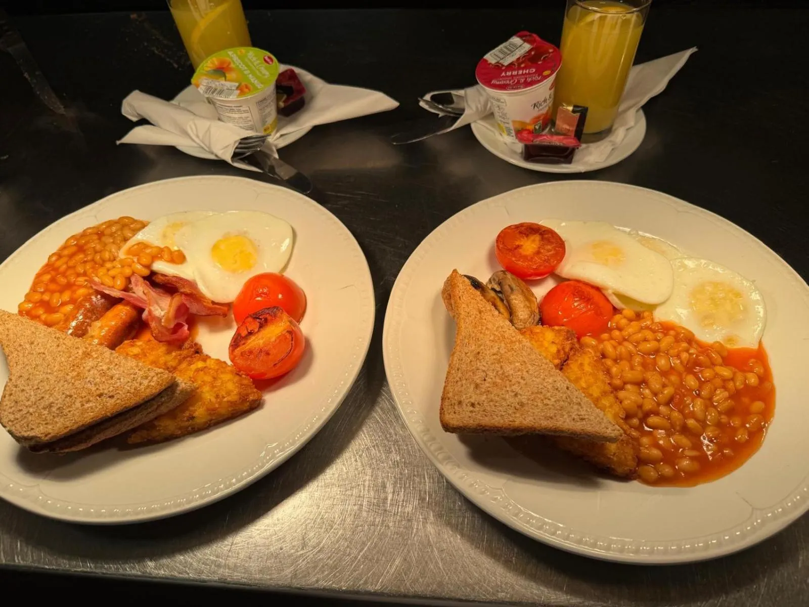 Breakfast in OYO The Chiltern Hotel