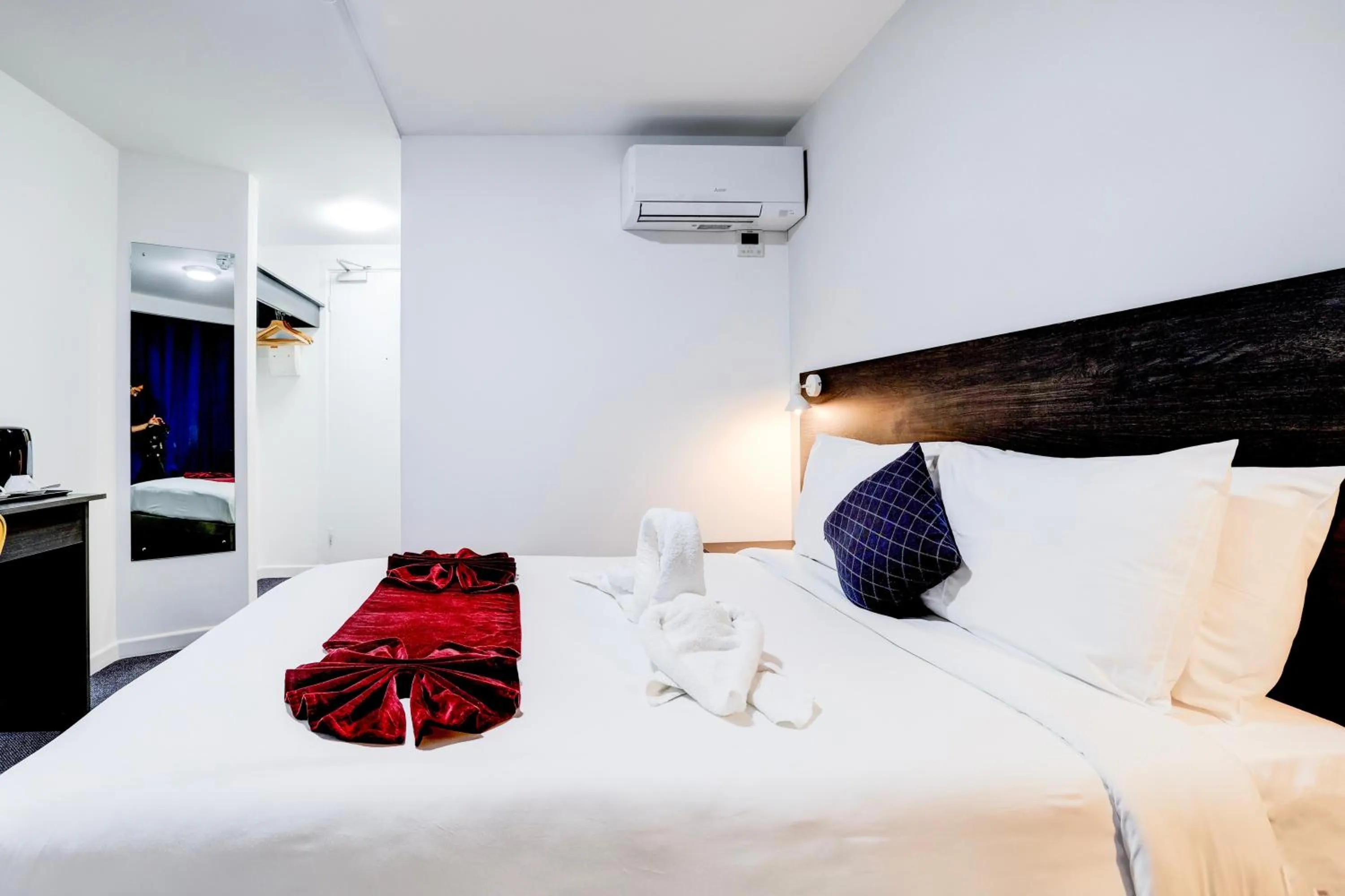 Bedroom, Bed in OYO The Chiltern Hotel