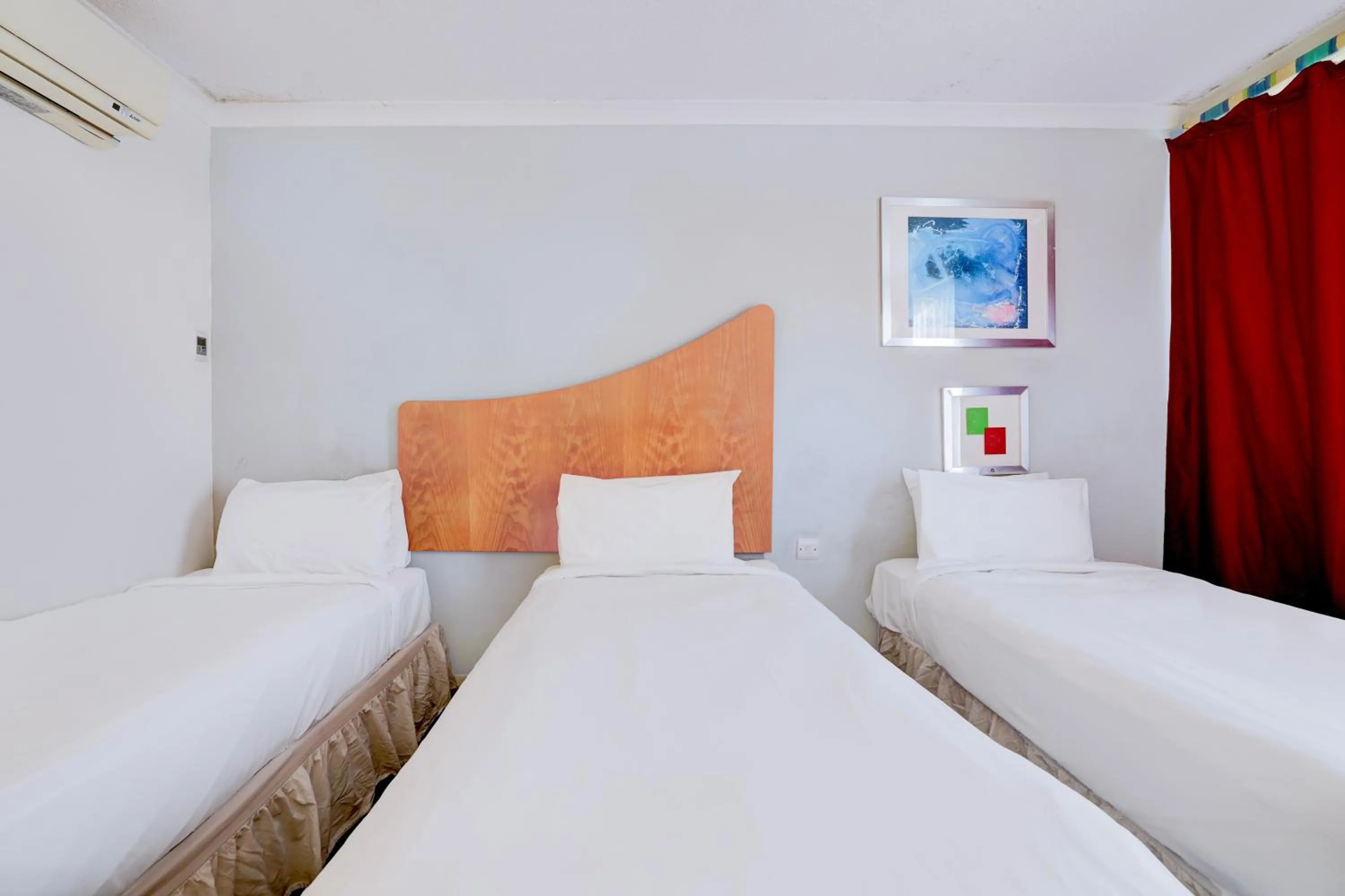 Bedroom, Bed in OYO The Chiltern Hotel