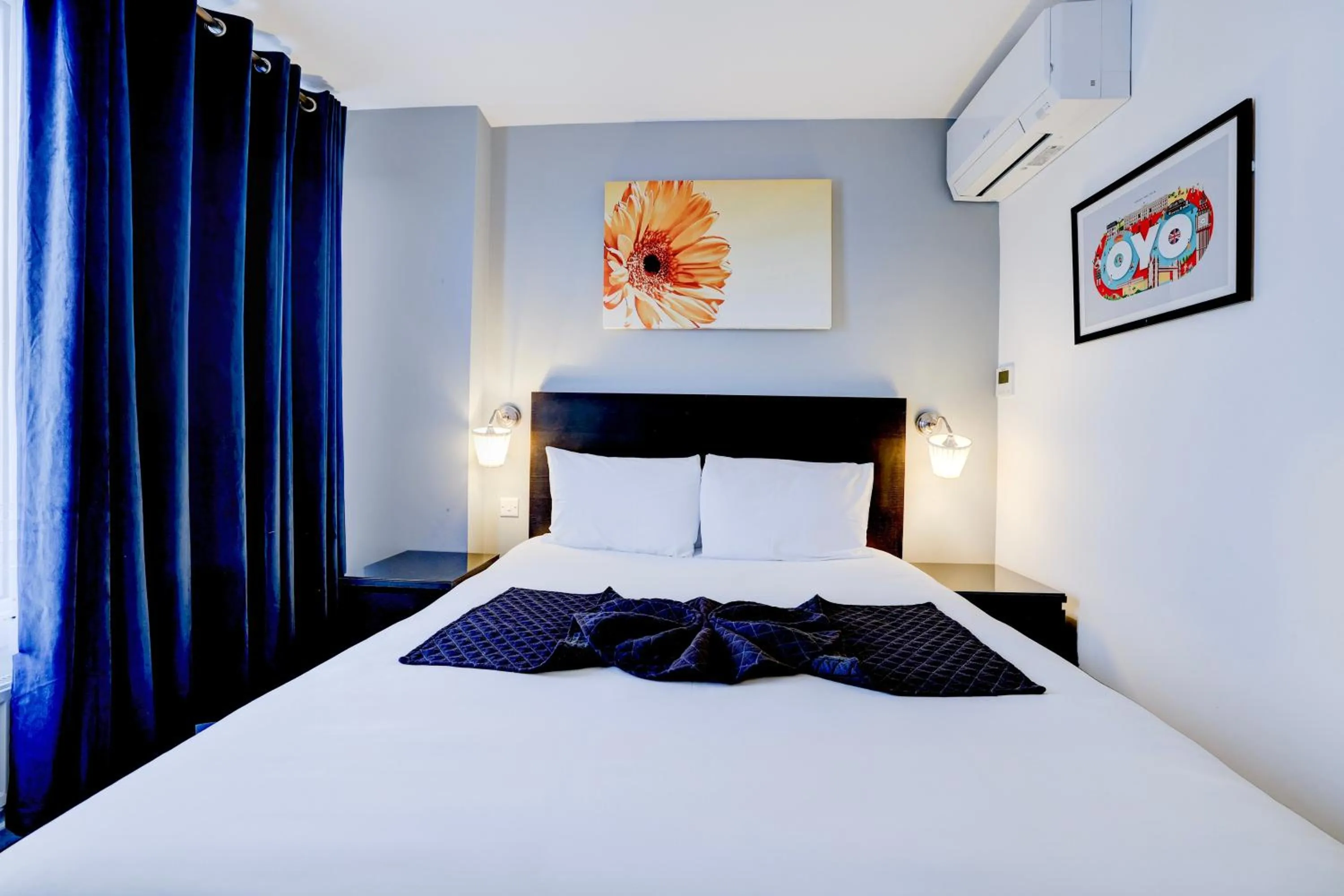 Bedroom, Bed in OYO The Chiltern Hotel