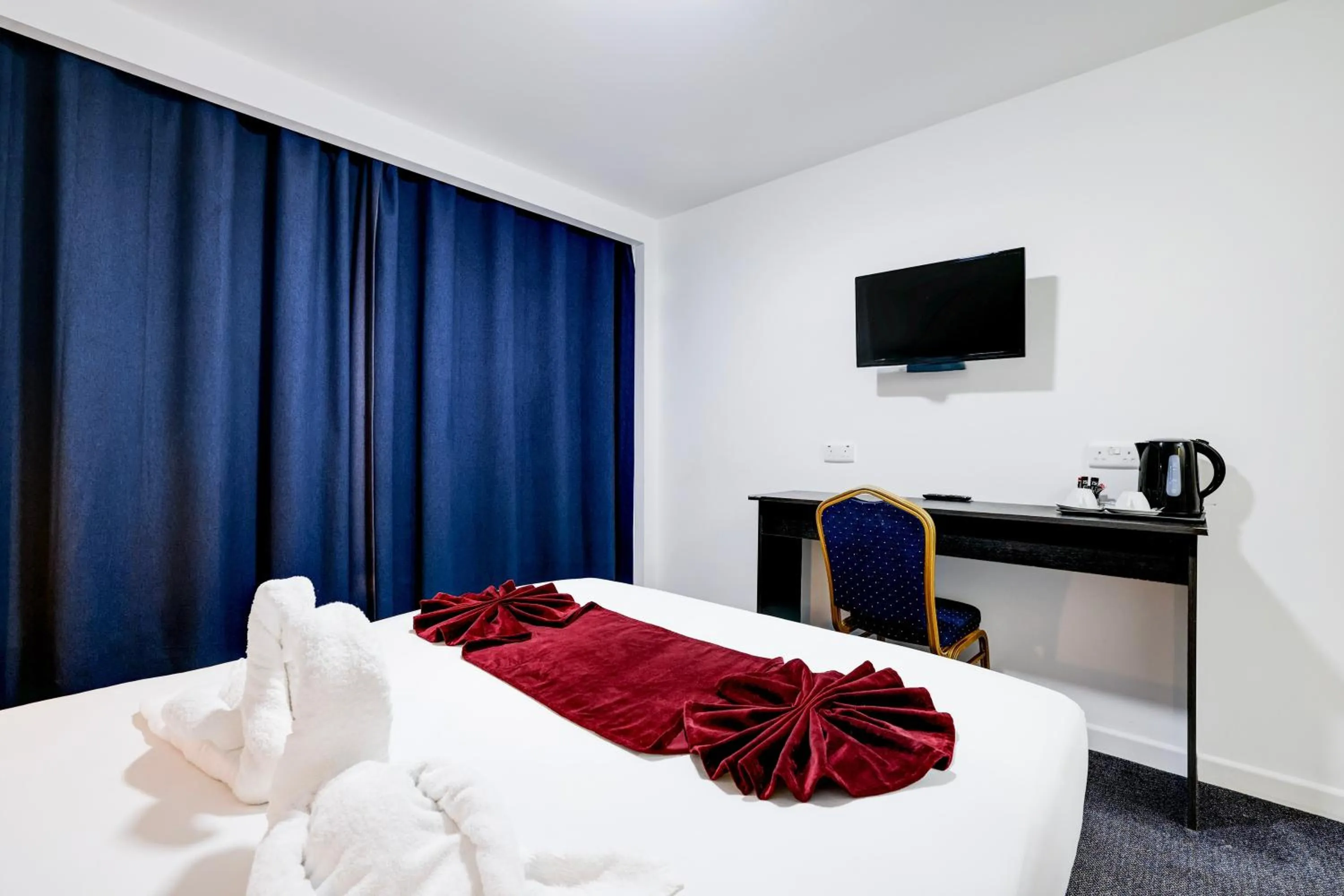 Bedroom, Bed in OYO The Chiltern Hotel