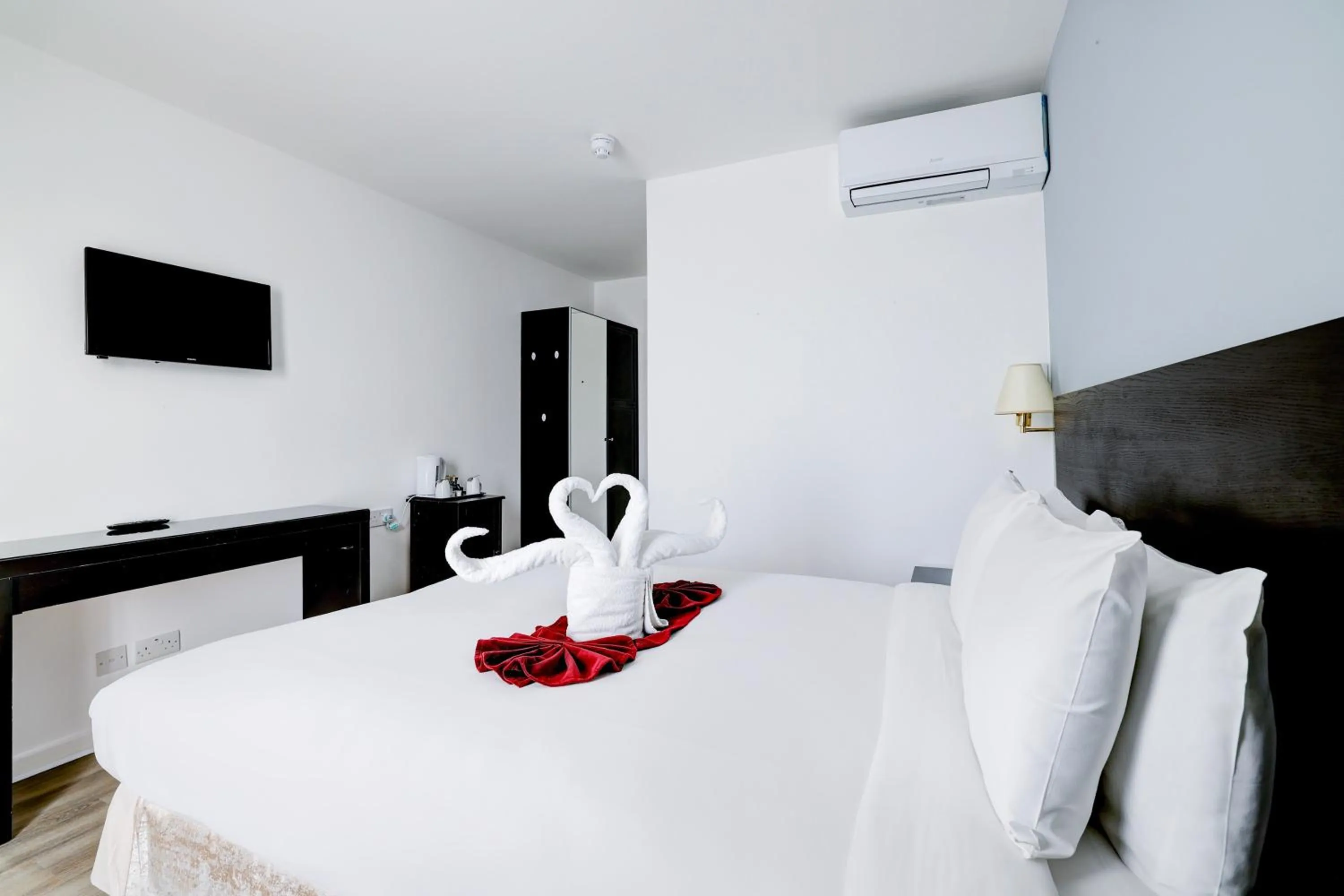 Bedroom, Bed in OYO The Chiltern Hotel