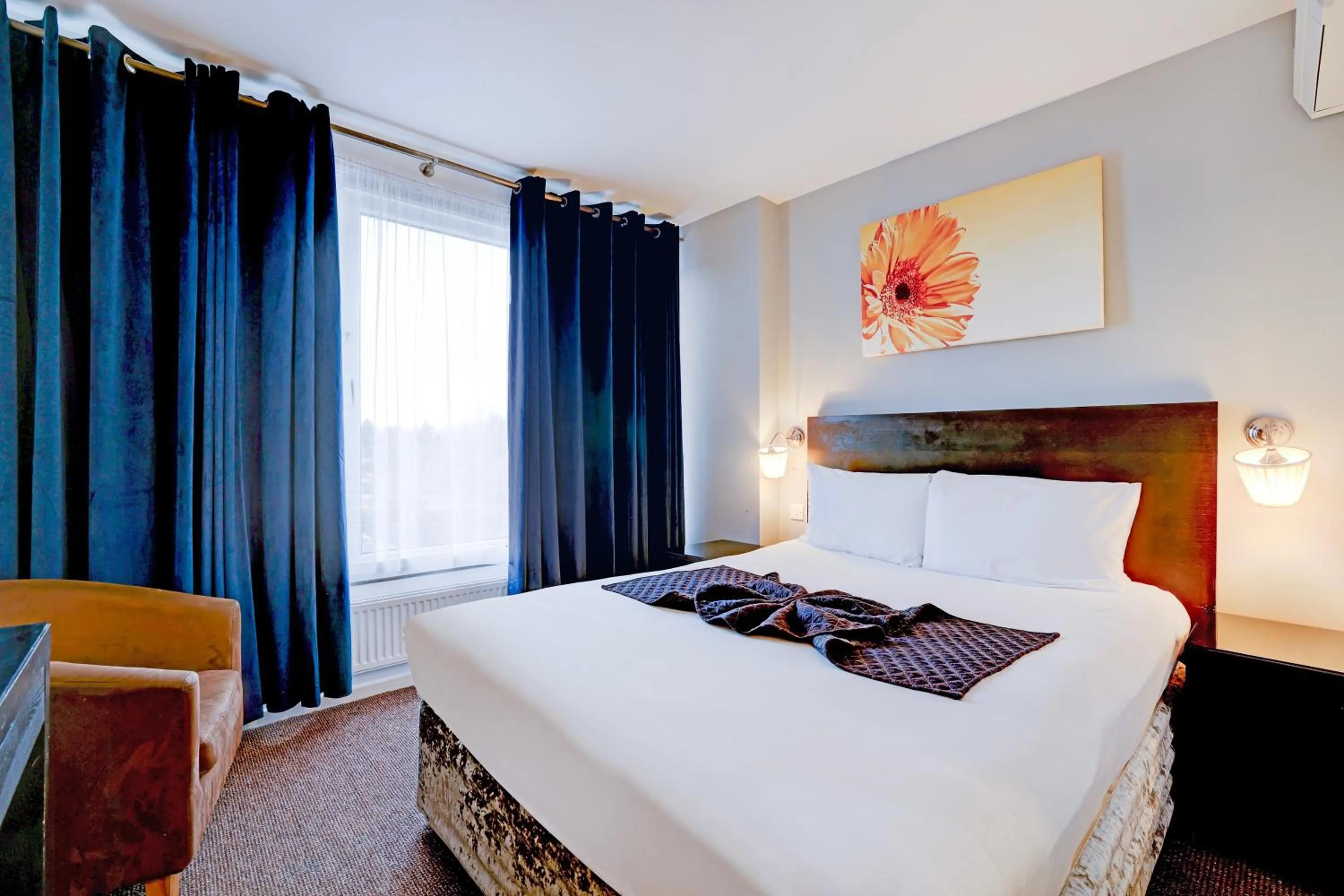 Bedroom, Bed in OYO The Chiltern Hotel