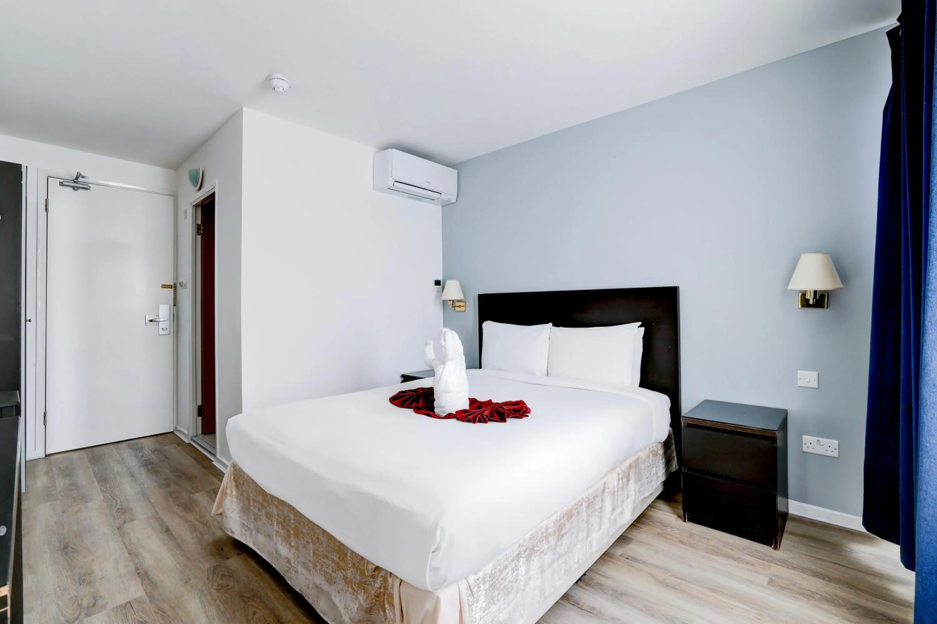 Bedroom, Bed in OYO The Chiltern Hotel