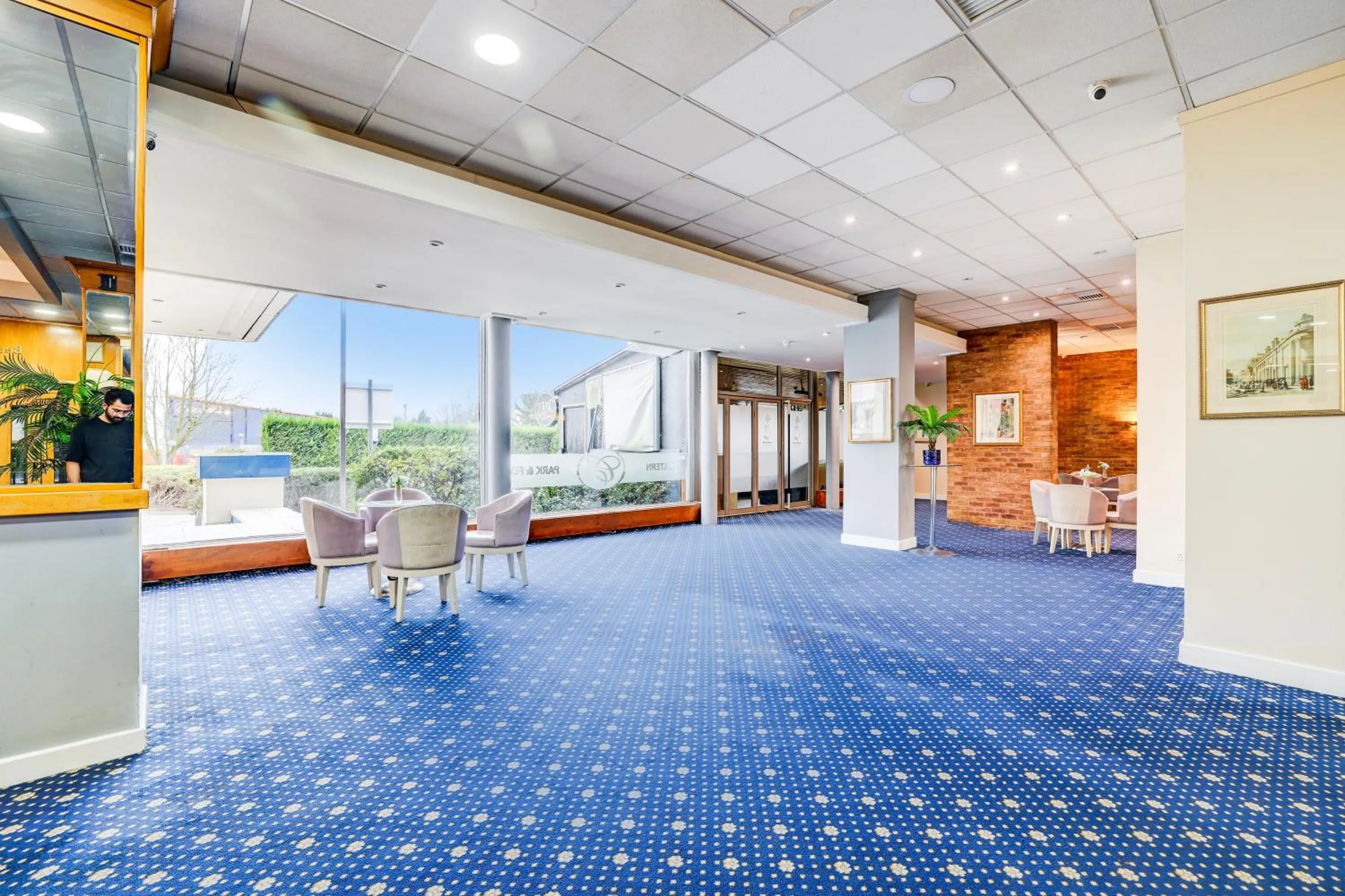 Lobby or reception in OYO The Chiltern Hotel