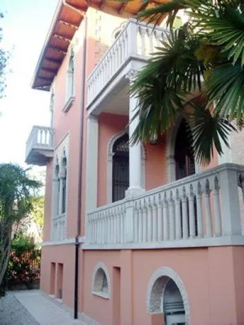 Property building in Villa Berghinz